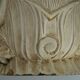 Deux ornements d'applique en bois sculpté et laqué crème,  représentant des cygnes