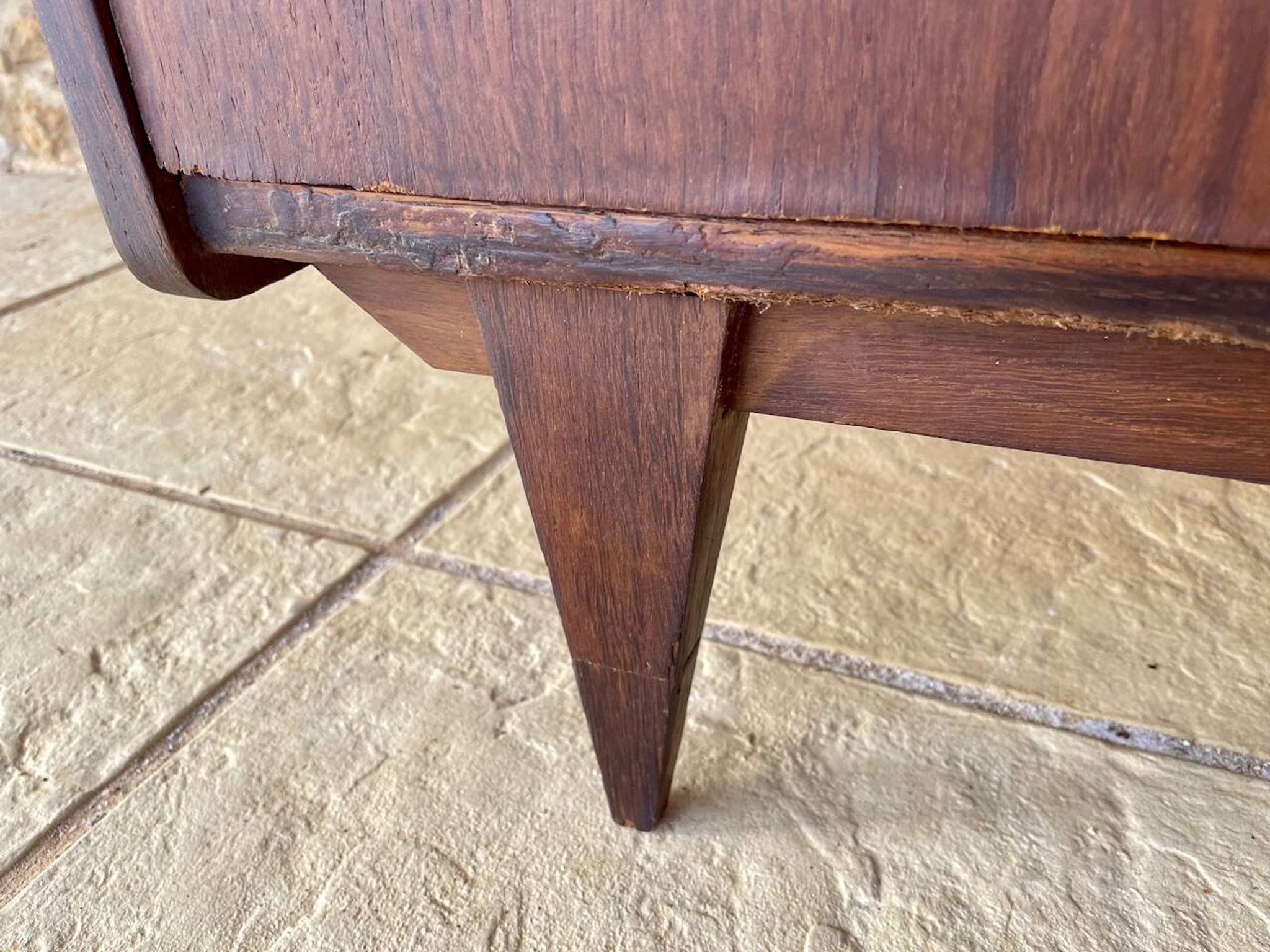 Vintage high chest of drawers in oak with 5 drawers, circa 1950s.