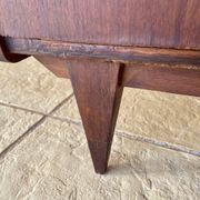 Vintage high chest of drawers in oak with 5 drawers, circa 1950s.
