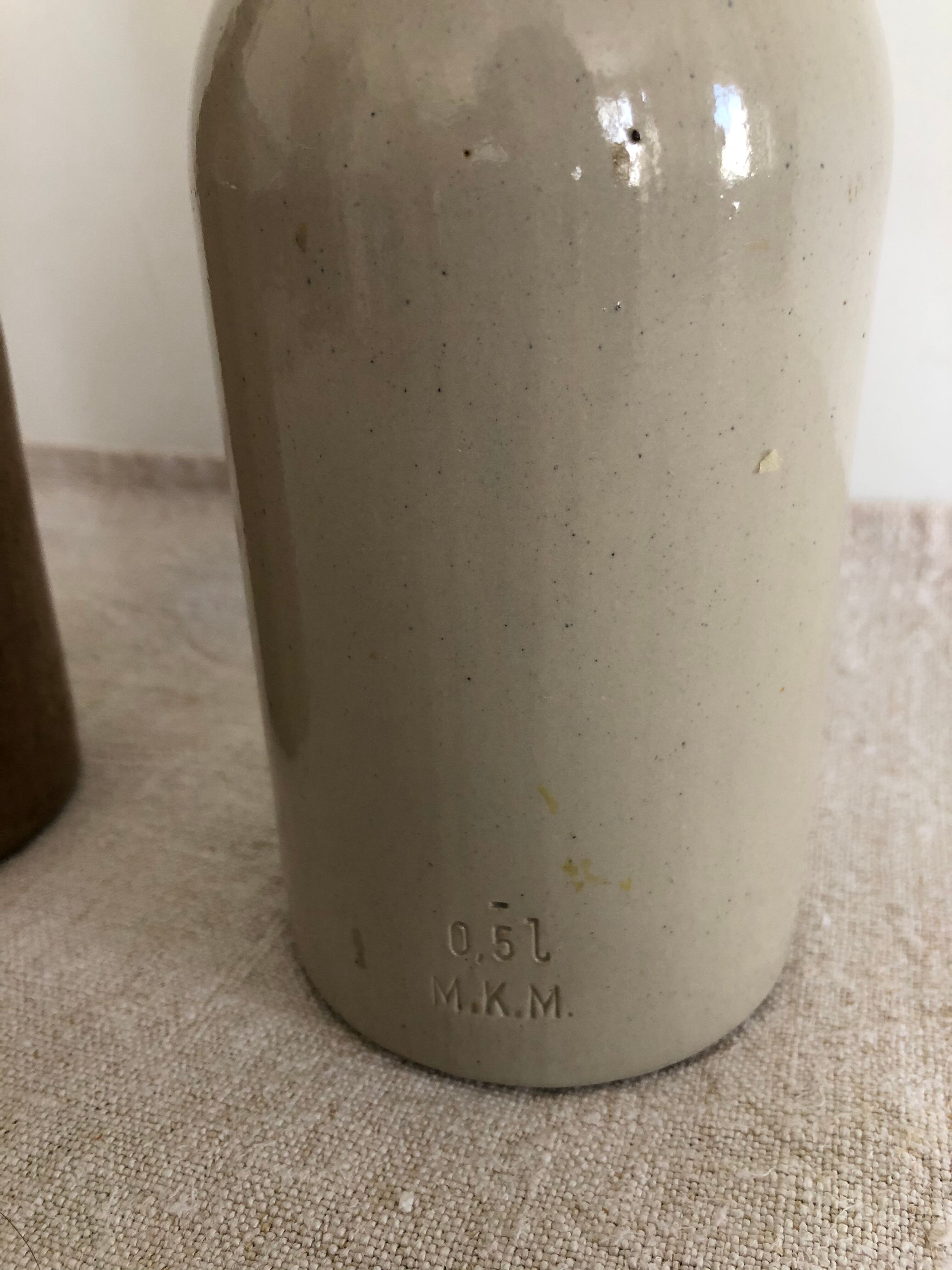 Duo de bouteilles en grès