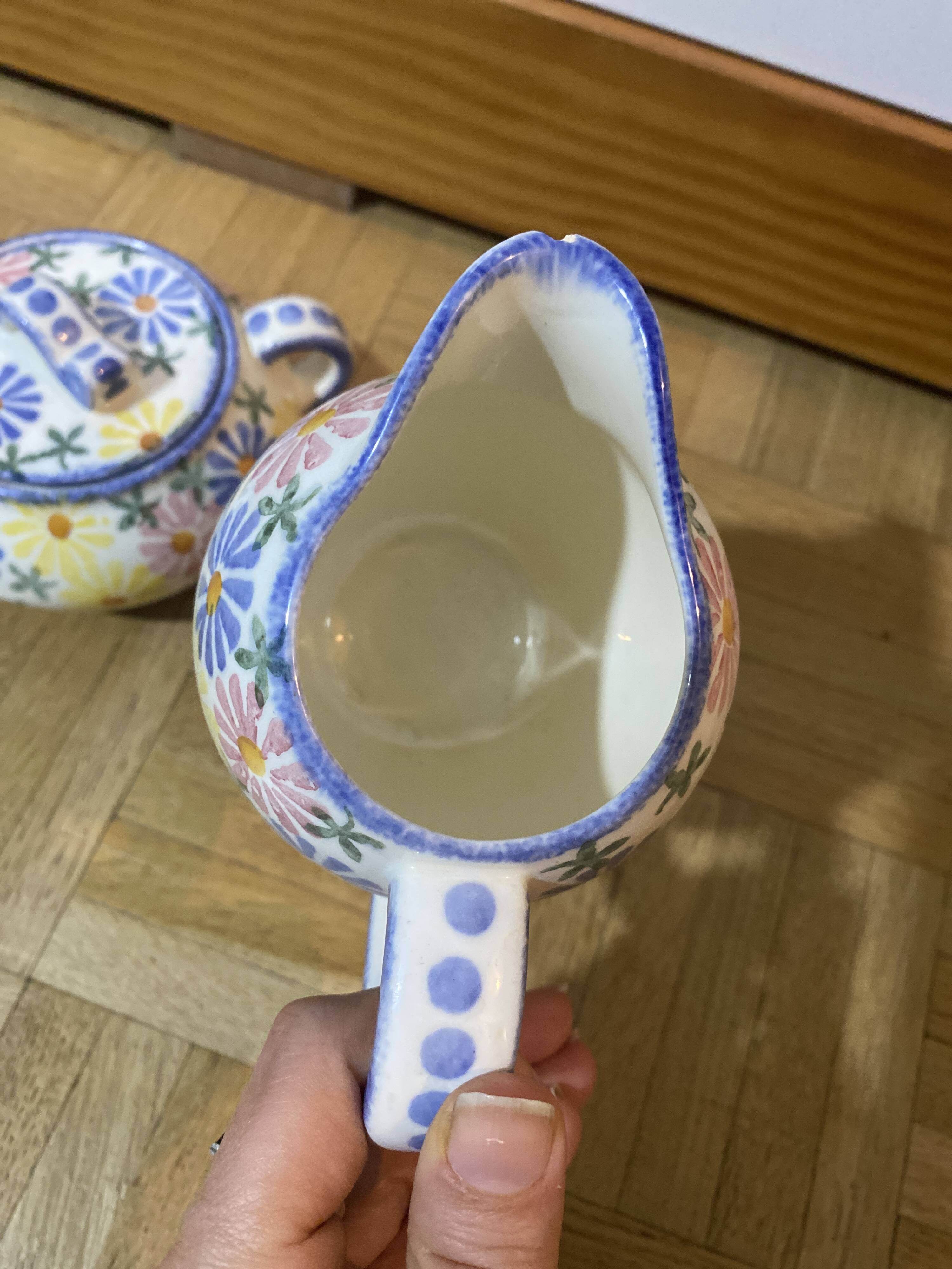 Cream pot and sugar bowl set from the 1930s.