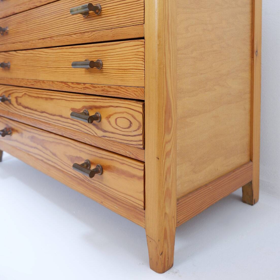 Vintage 5 Drawer Chest of Drawers with brass handles