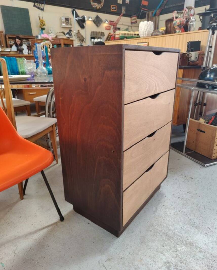 Wooden chest of drawers