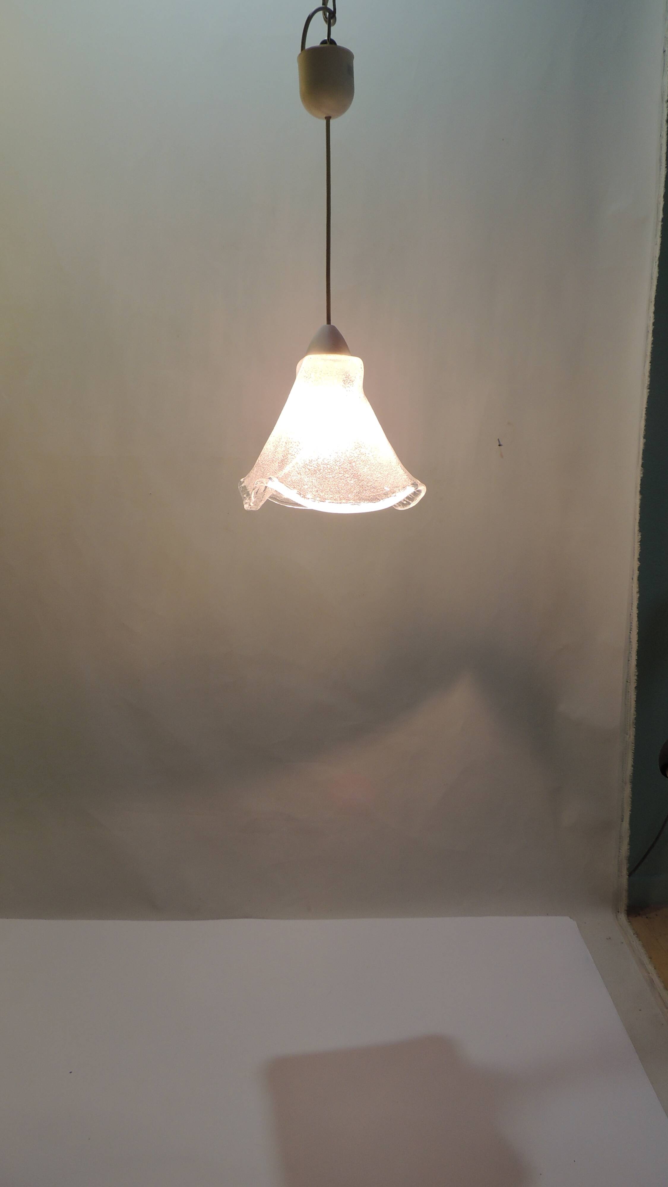 Suspension vintage en verre givré style fleur – Lampe plafonnier des années