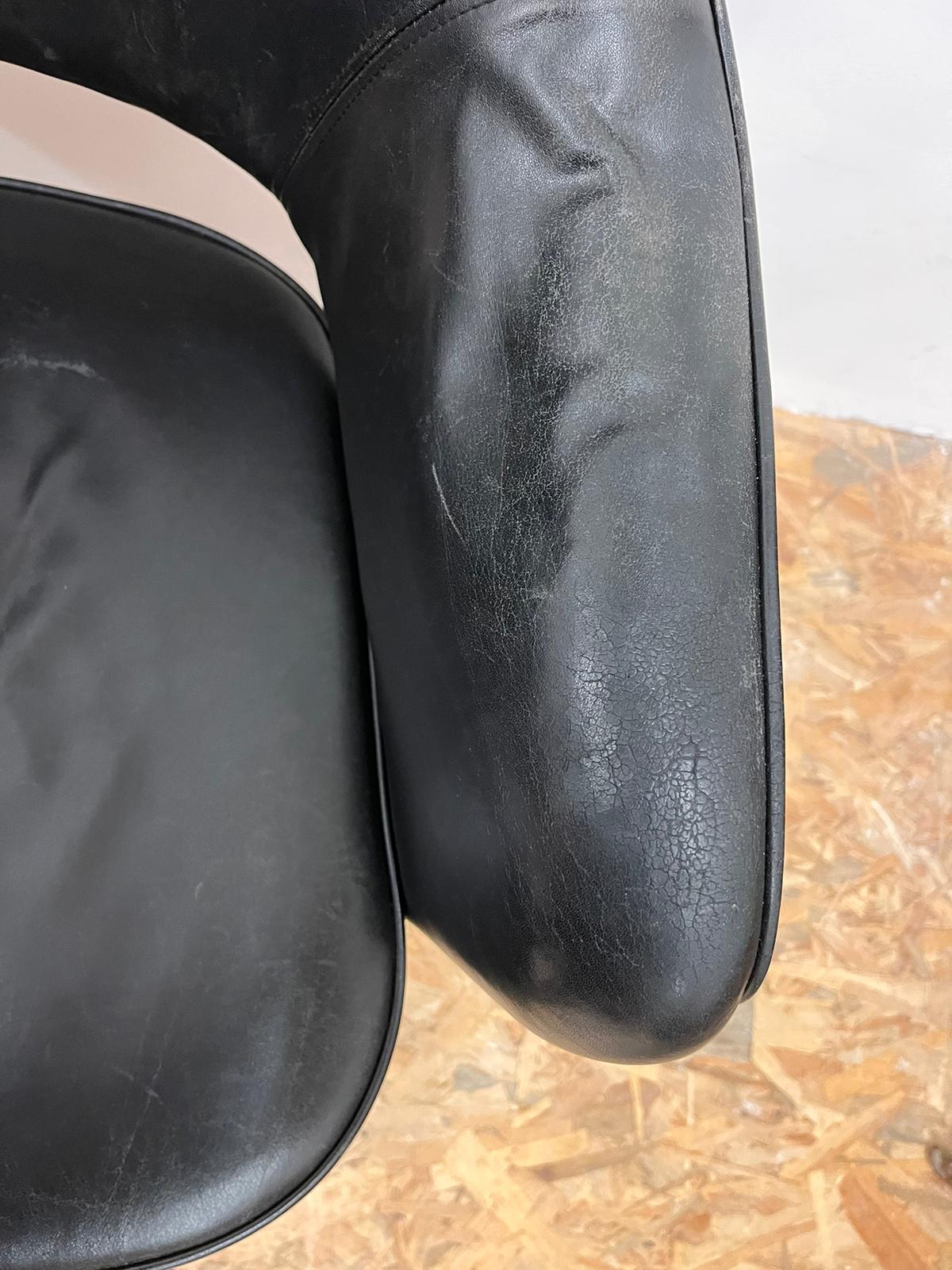 Two armchairs by Eero Saarinen for Knoll international