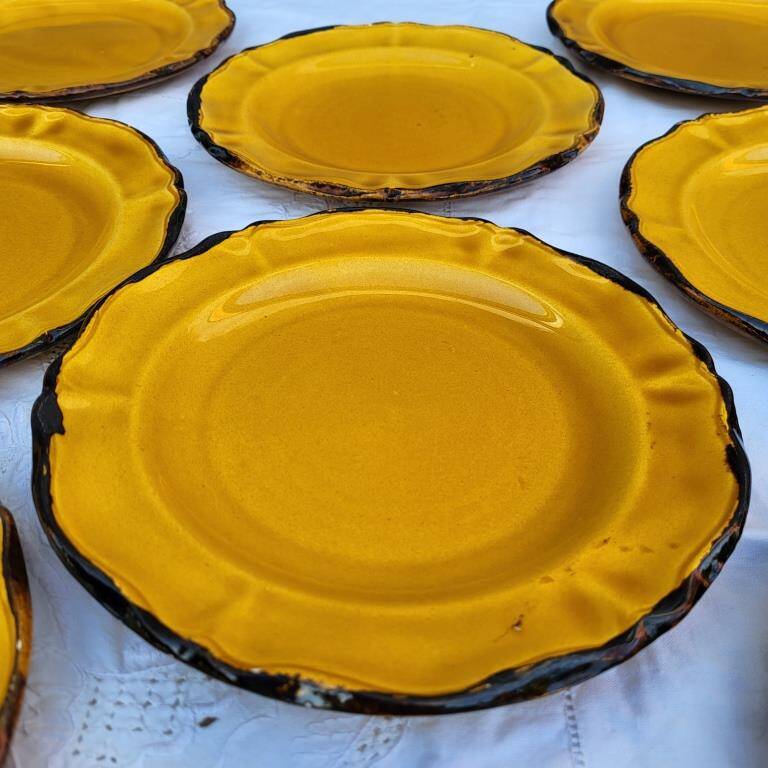 Set of 11 saffron Fleur de lys dessert plates ADP