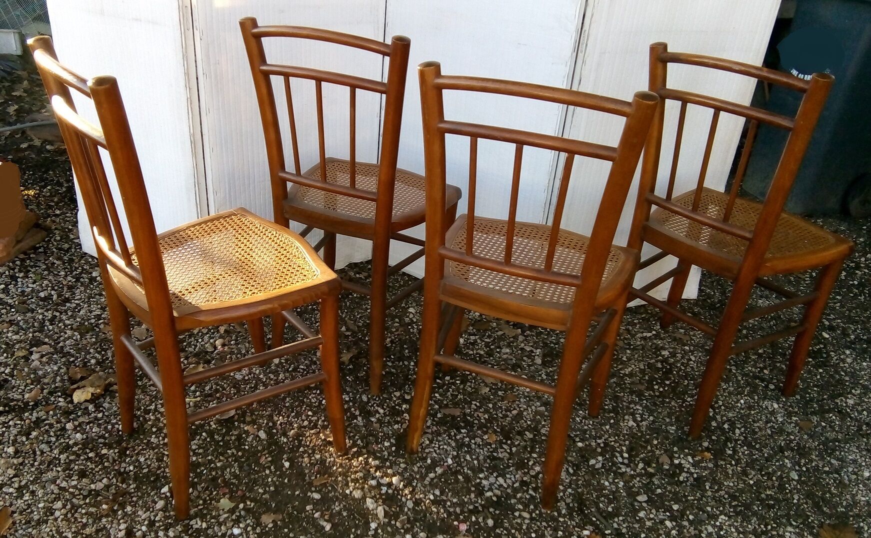 Lot de 4 chaises bois cannées