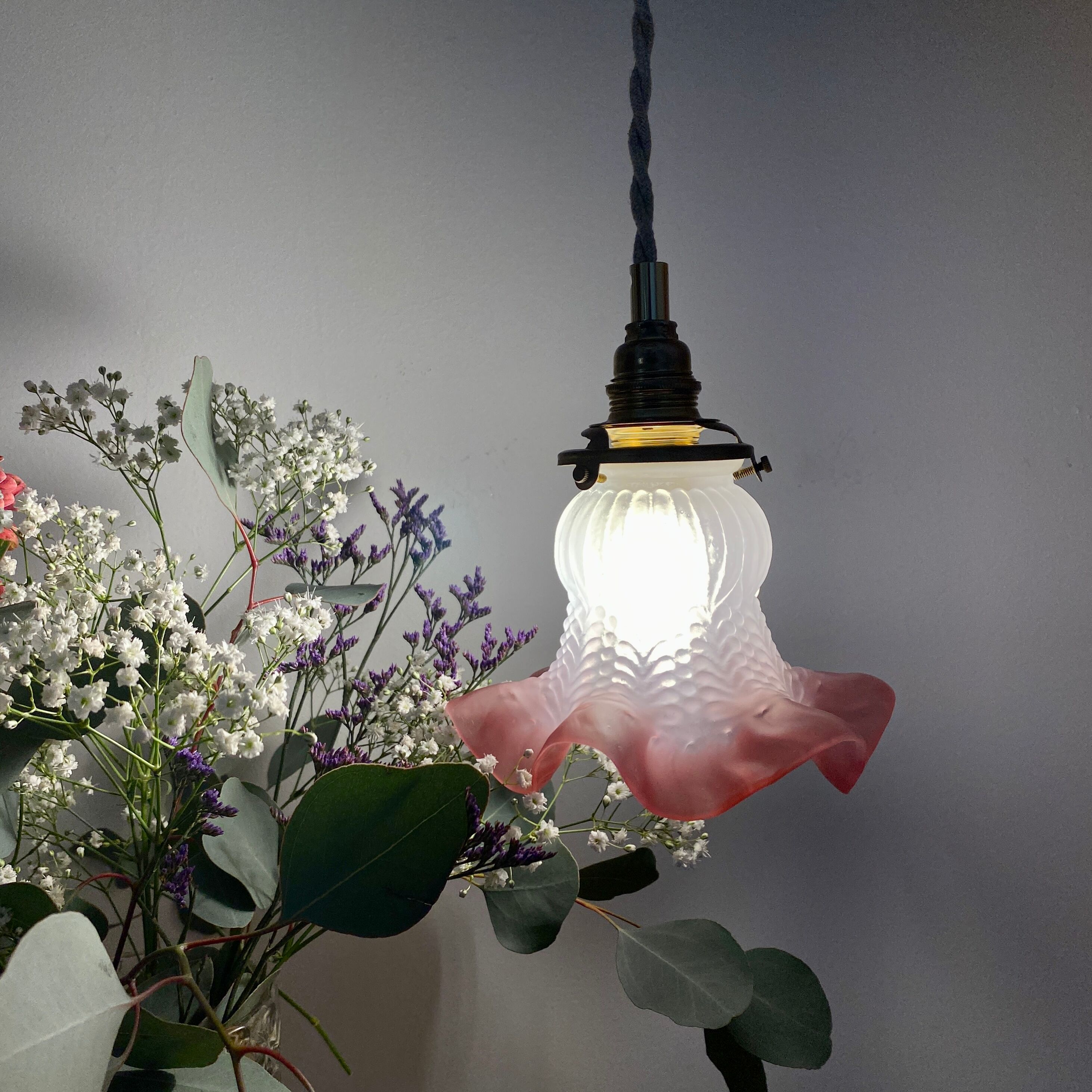 Vintage tulip ride in pink and white frosted glass