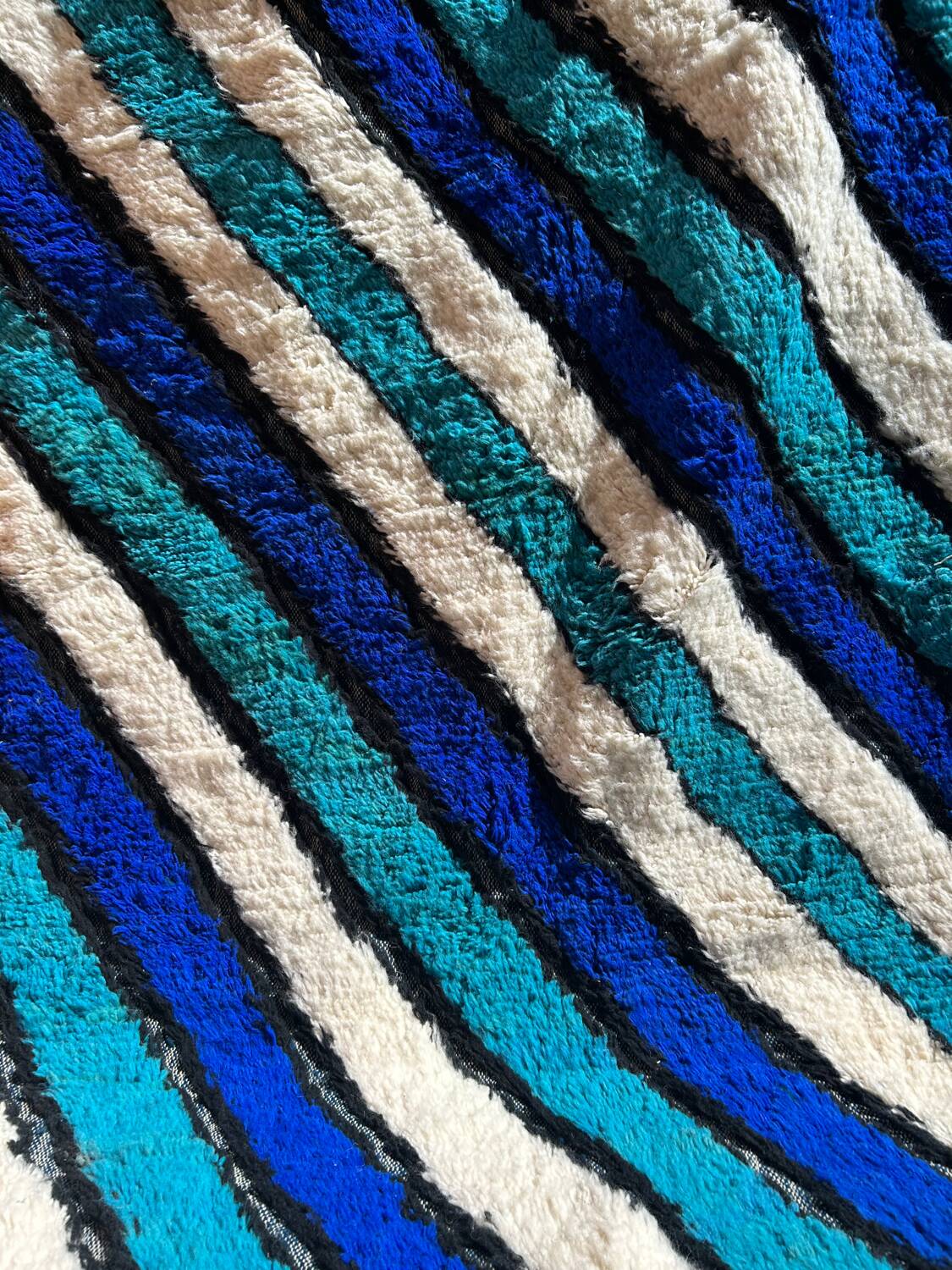 Tapis marocain en laine bleue