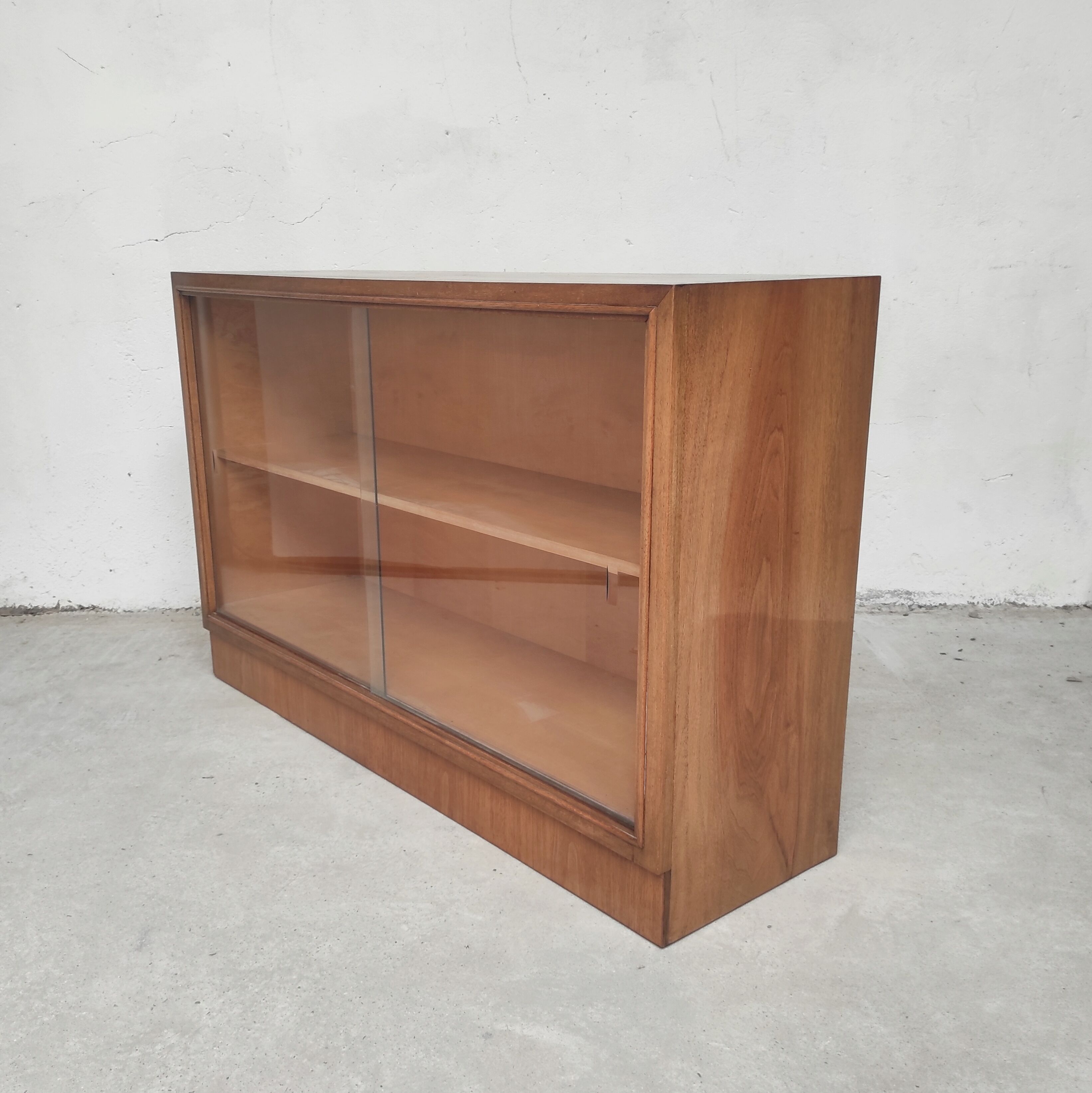 Showcase sideboard 2 doors, 1960