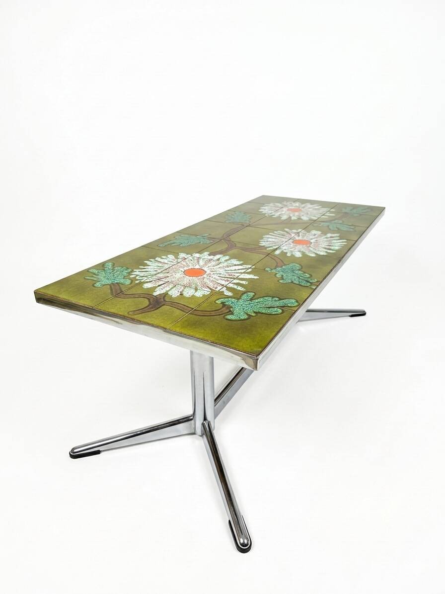 Vintage coffee table in glazed ceramic from the 1960s.