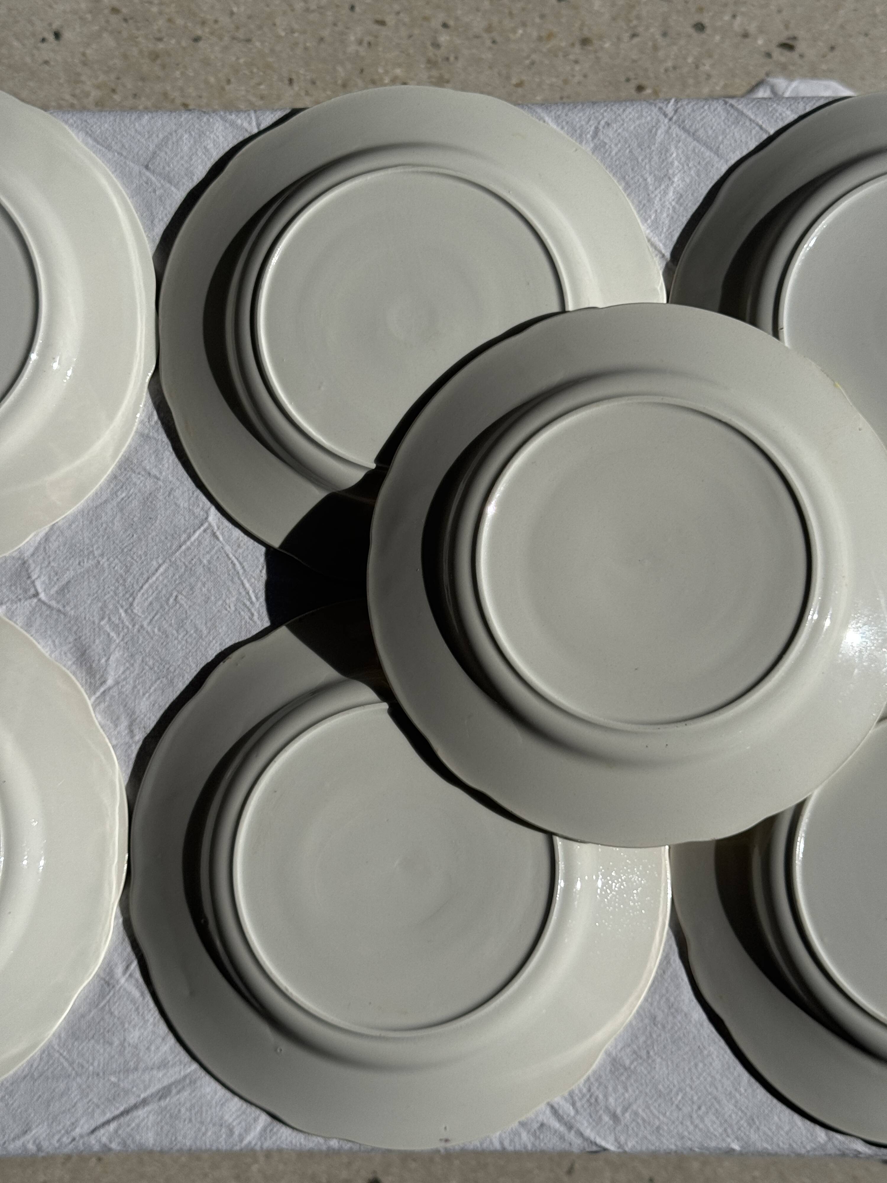 Lot de 19 grandes assiettes plates vintage jaunes fleurs roses liseré doré