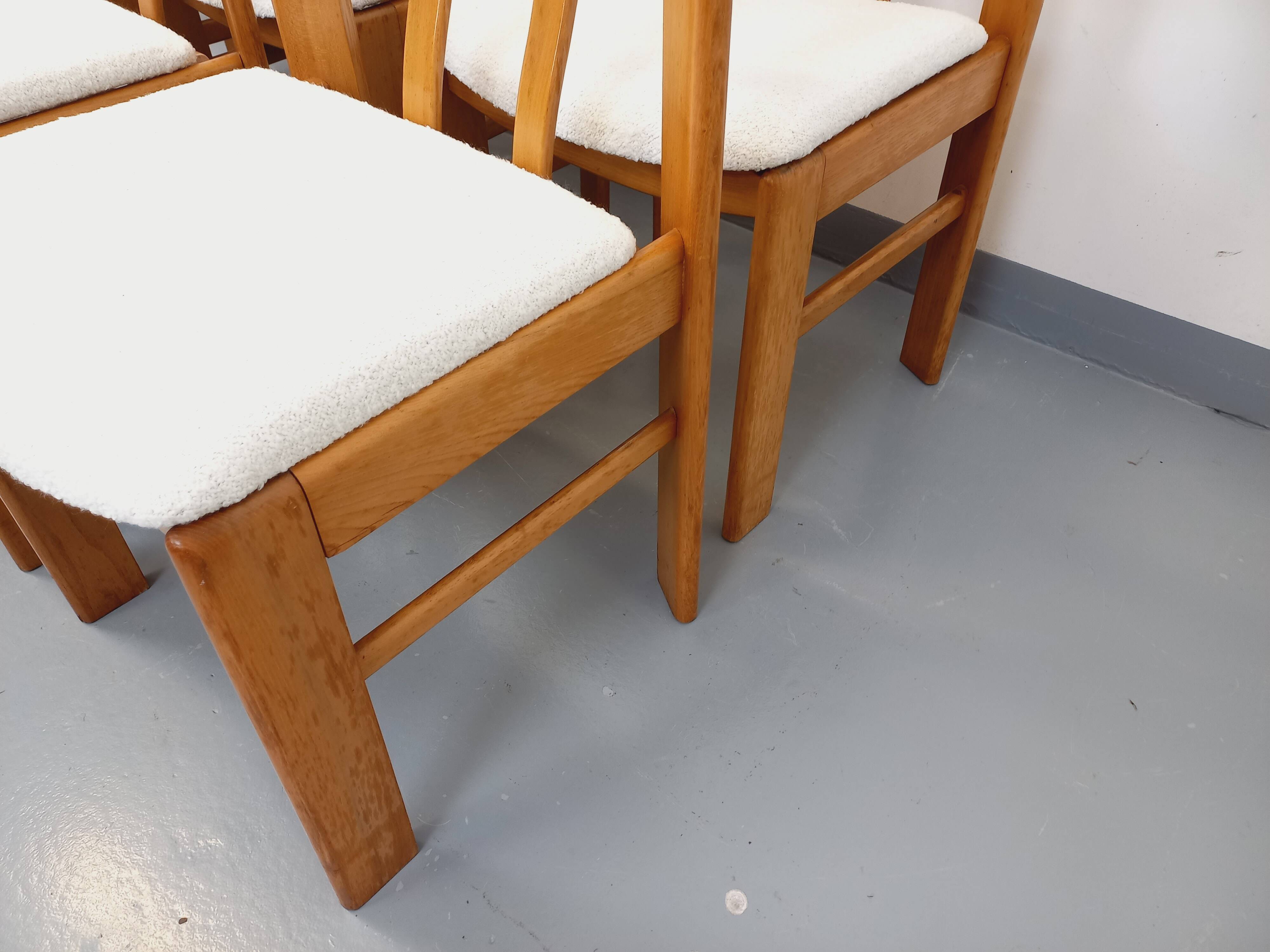 Set of 6 vintage chairs in elm wood and bouclé fabric from the 70s