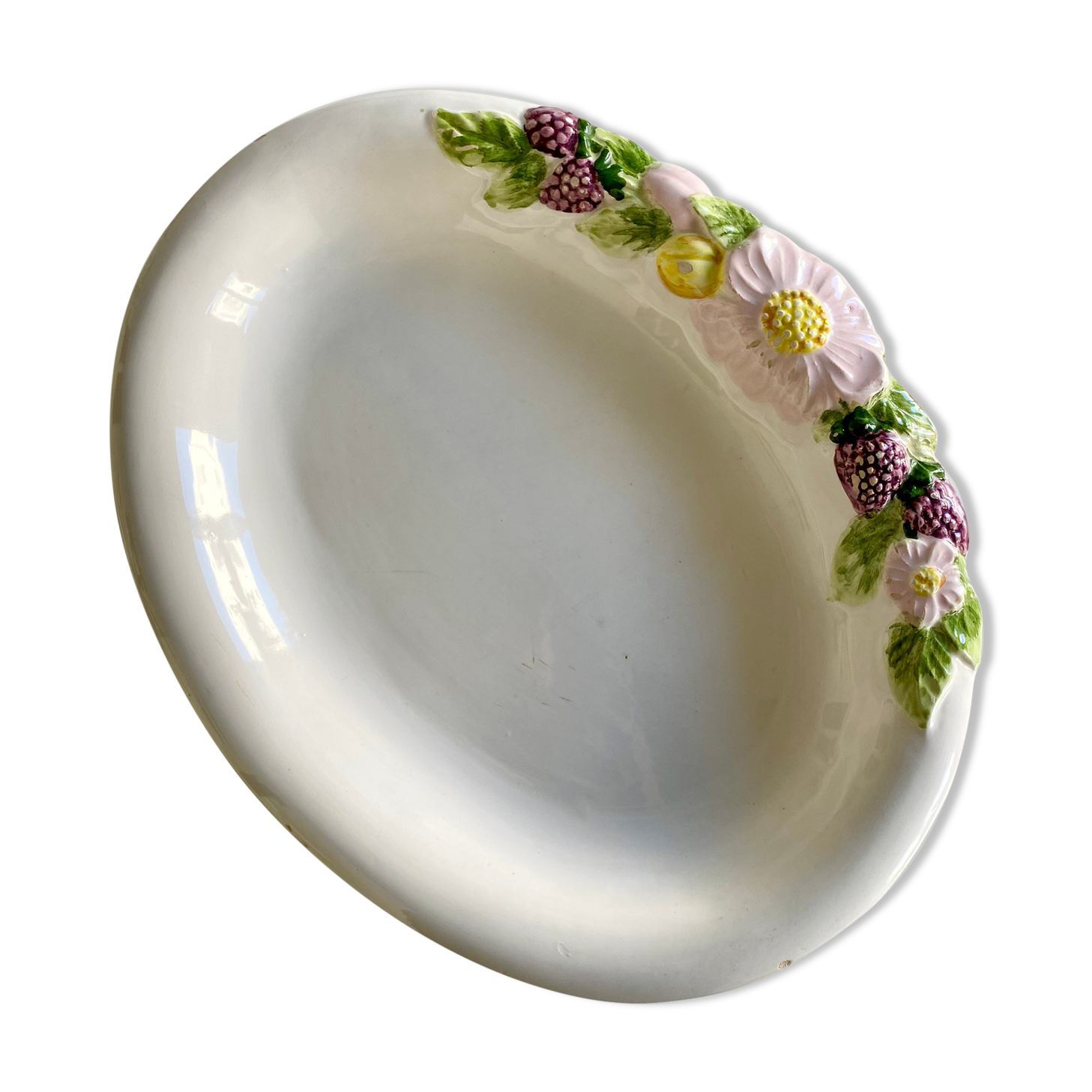 Oval-shaped dish slurry fruits and flowers