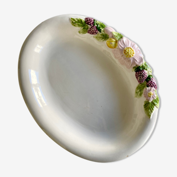 Oval-shaped dish slurry fruits and flowers