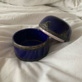 Ceramic pot and bronze blue flower old