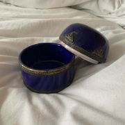 Ceramic pot and bronze blue flower old