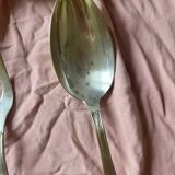 2 utensils