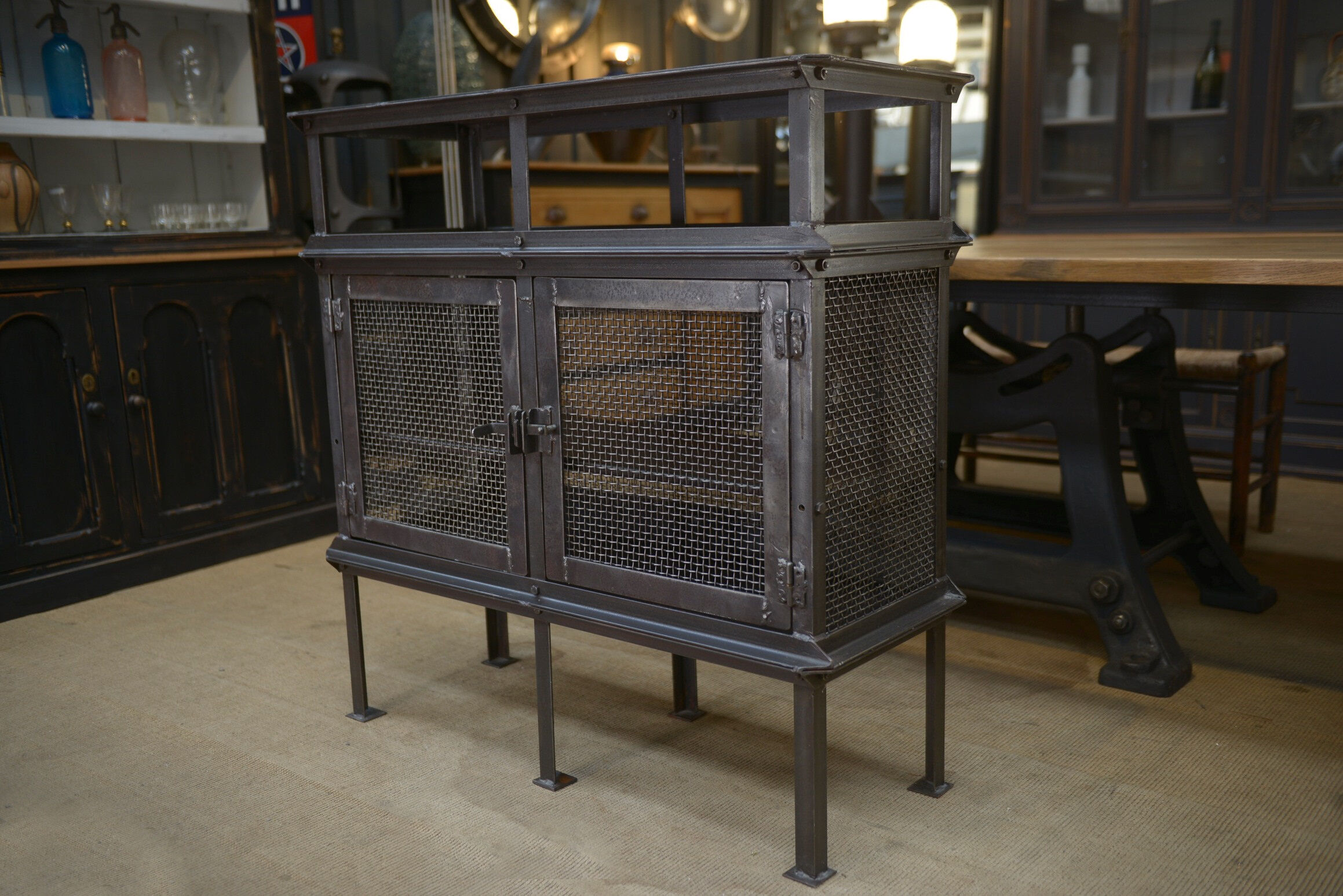 Metal mesh furniture SNCF 1940