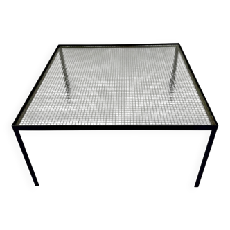Ancienne table basse en métal et verre quadrillé design des années 50