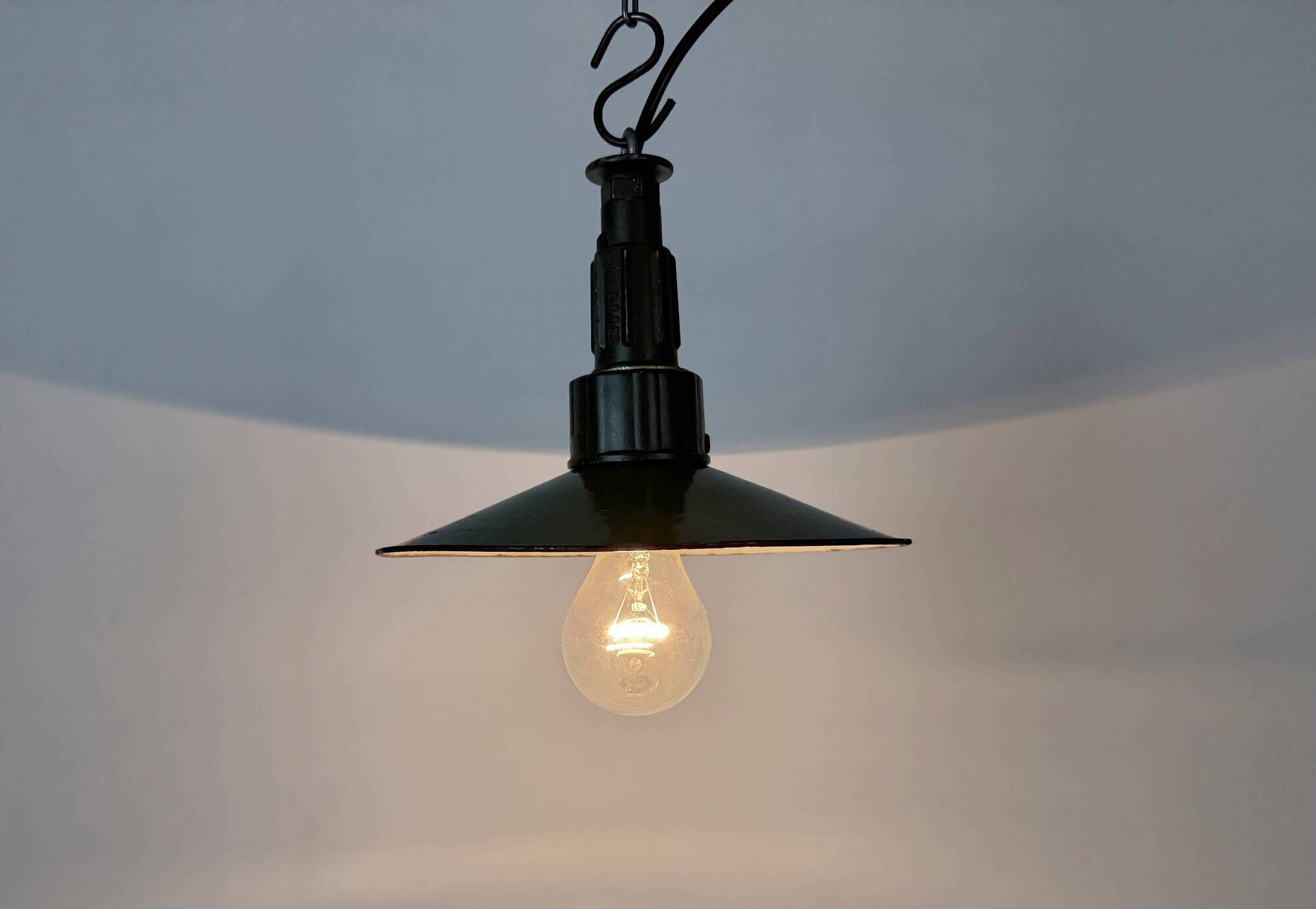 Industrial Green Enamel Military Pendant Lamp with Cast Aluminium Top, 1960