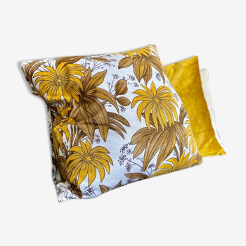 Yellow-flowered cotton cushion - 50 cm