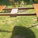 Extendable dining table