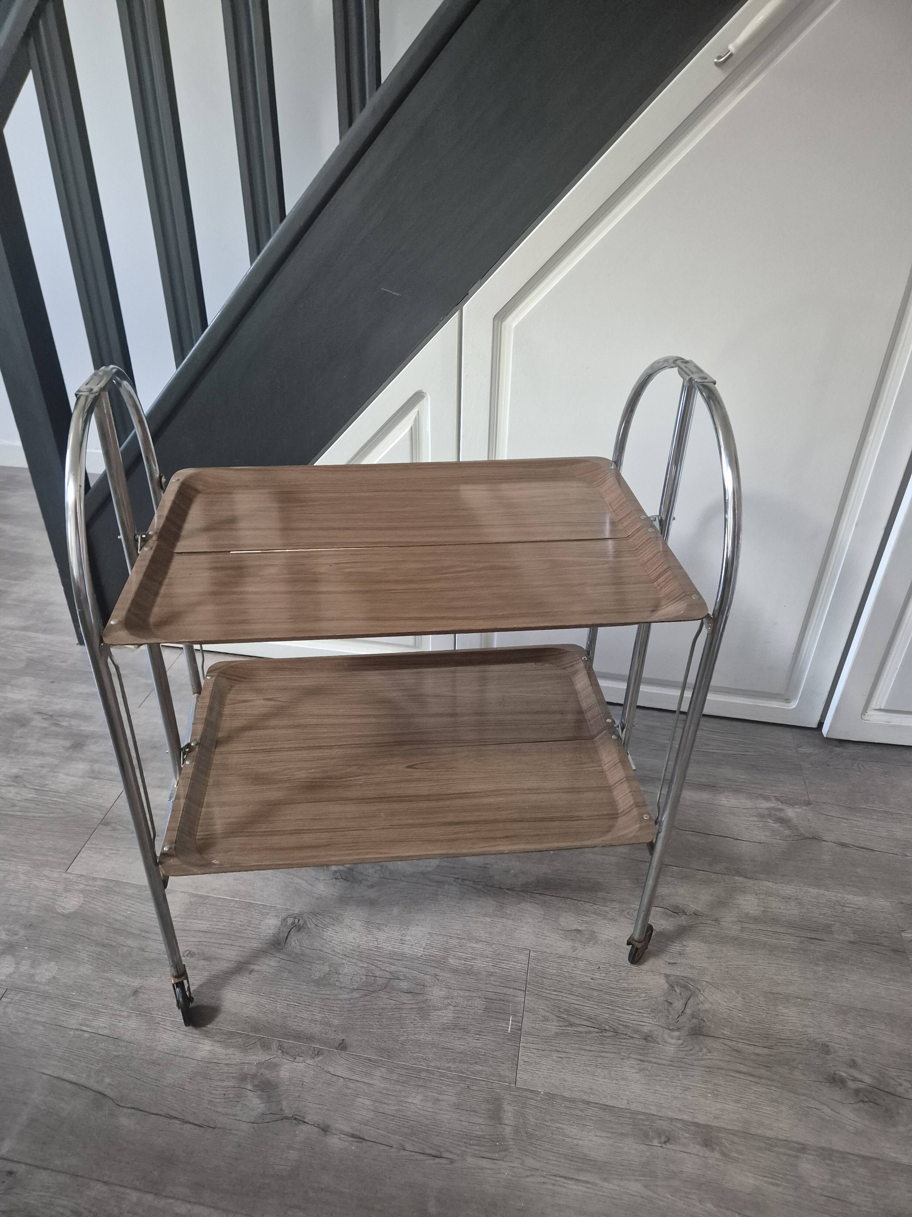 desserte pliante a roulettes avec plateau bois ossature metallique