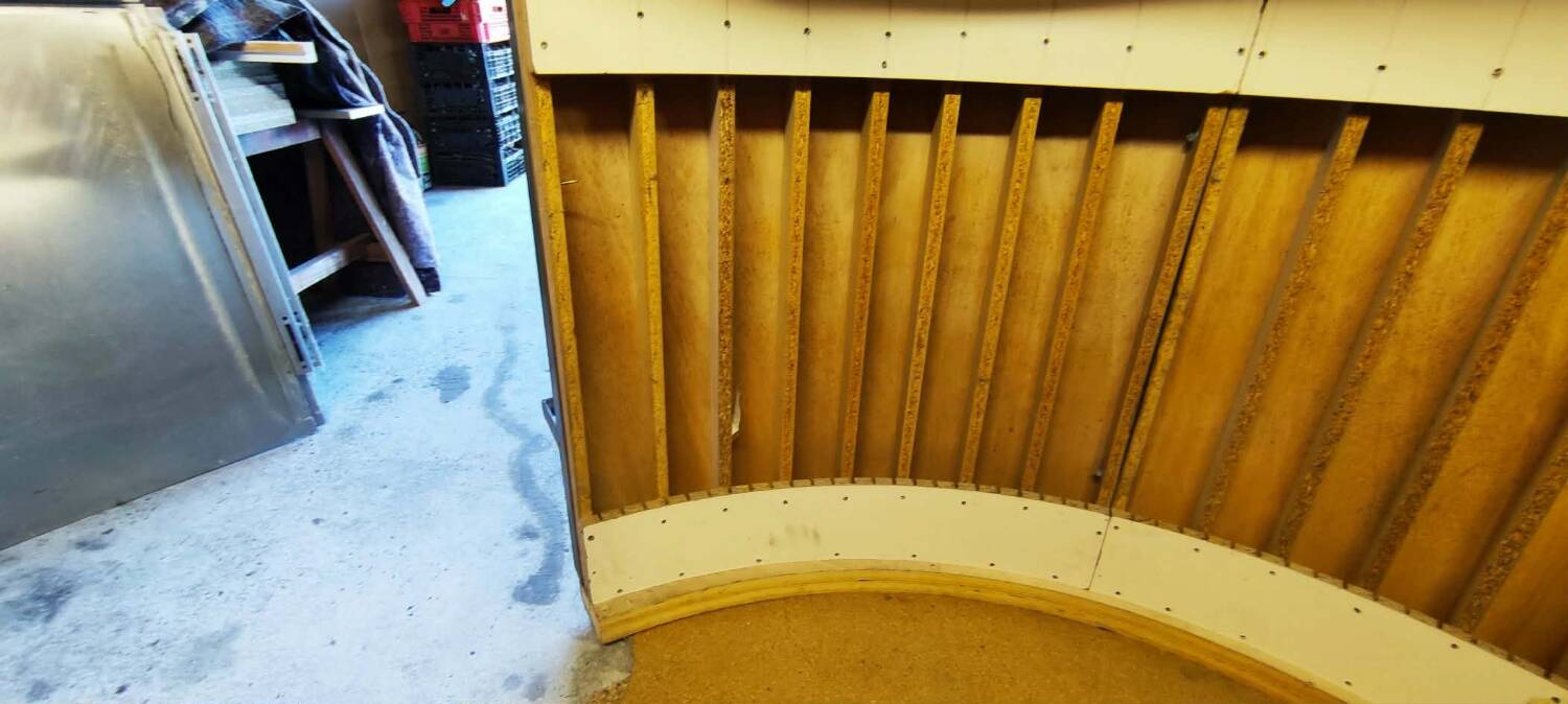 Prototype de bar – Brasserie Les Haras (2013) – Pièce unique en acier