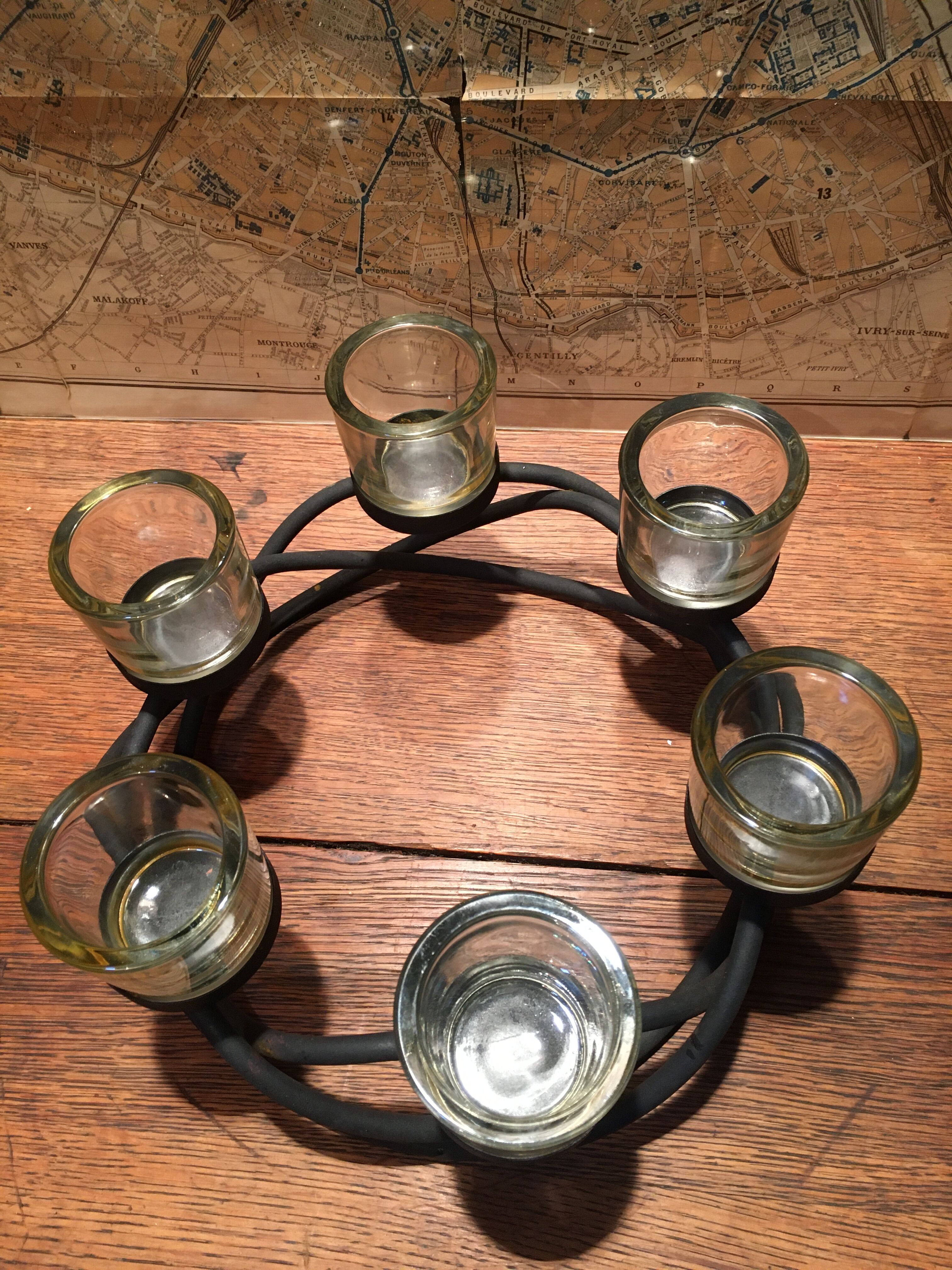 Metal crown photophore