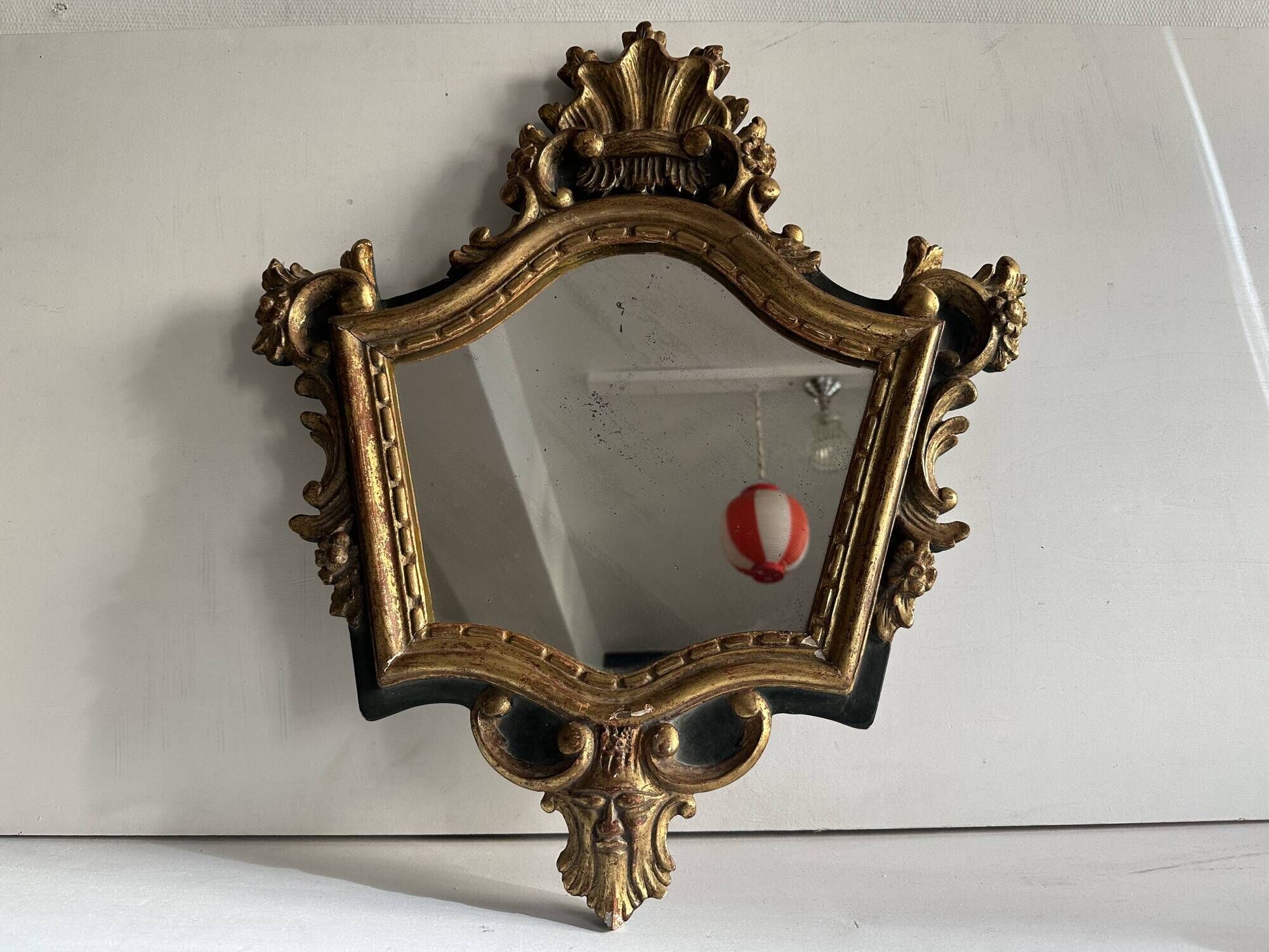 Antique baroque mirror in carved and gilded wood, 19th century
