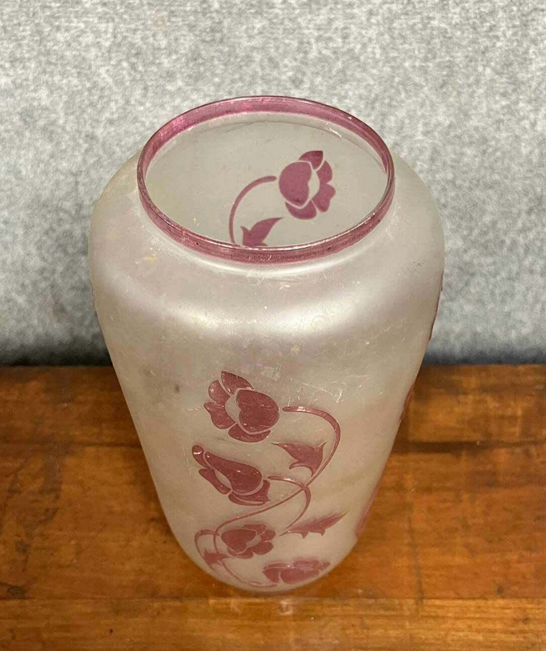 Daum (in the style): large multi-layered vase decorated with purple flowers circa 1930