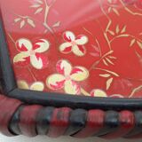 Plateu fixed under glass