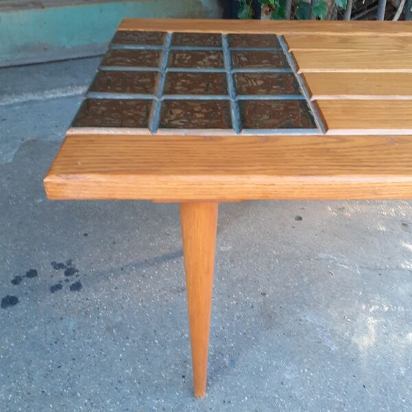 Table basse en pin à motif de carreaux en trompe l'oeil
