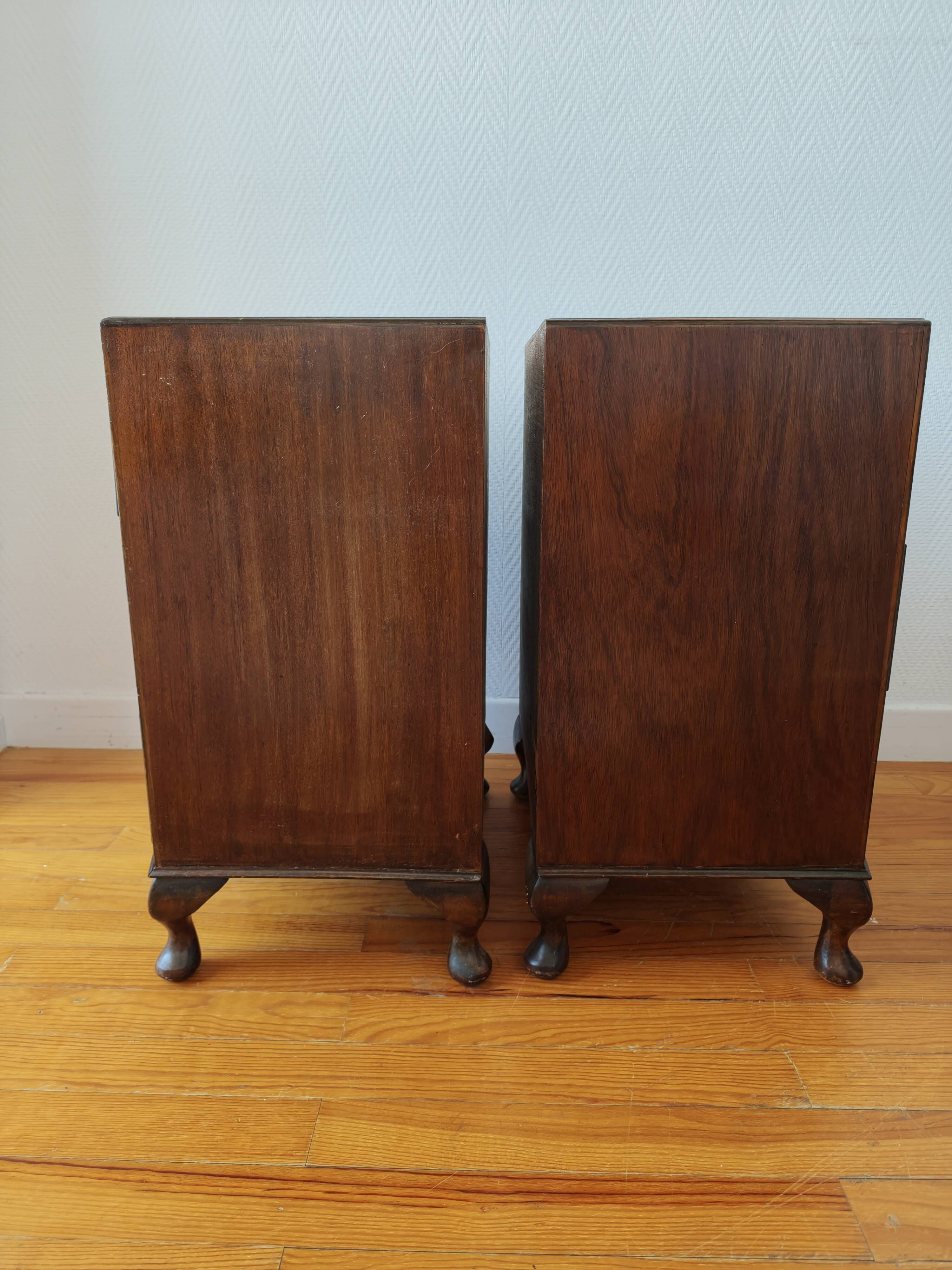 Paire de petites commodes anglaises style Queen Anne – années 1950