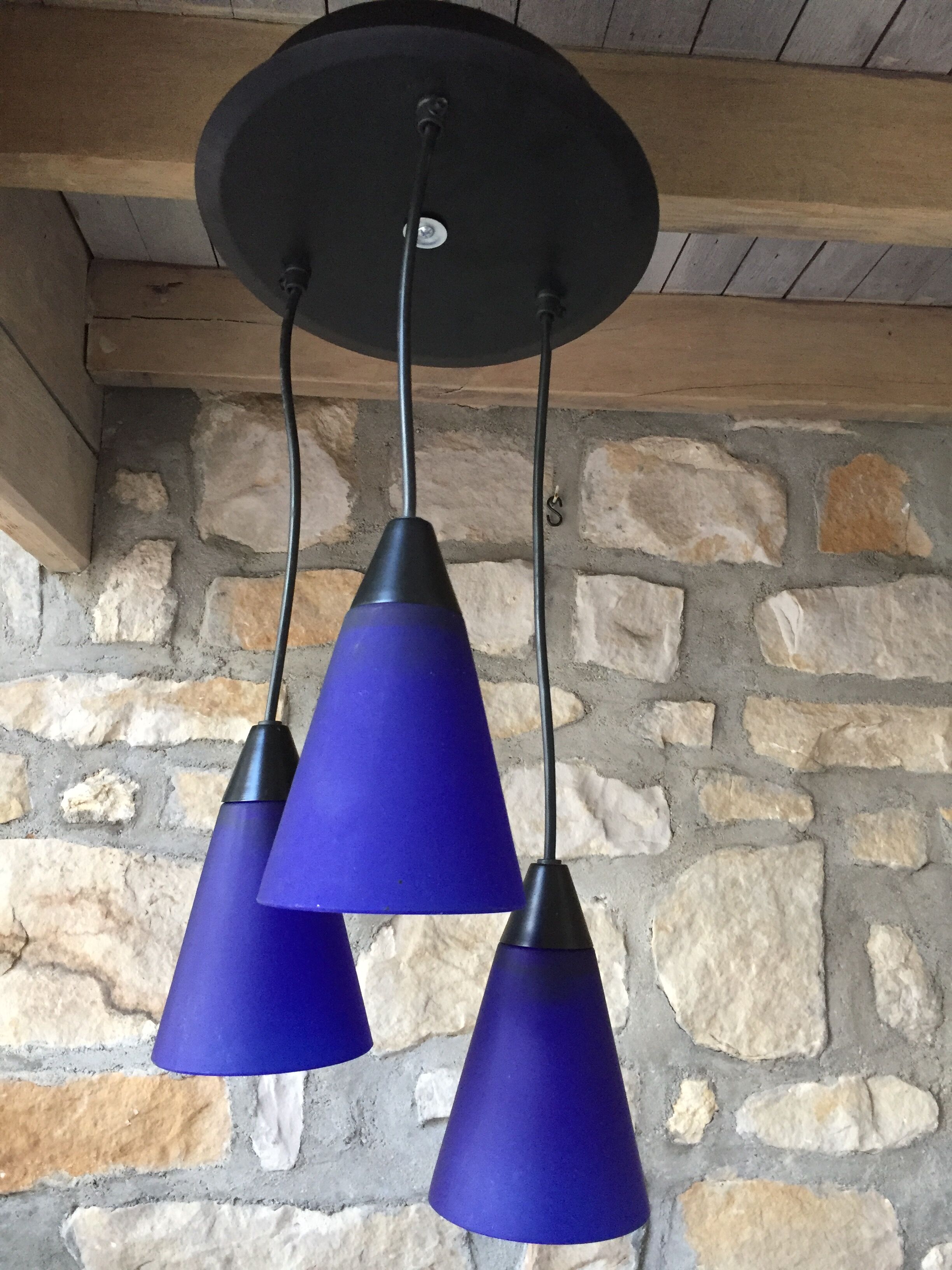 Suspension in frosted glass