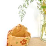 Empty pocket, soap holder wall