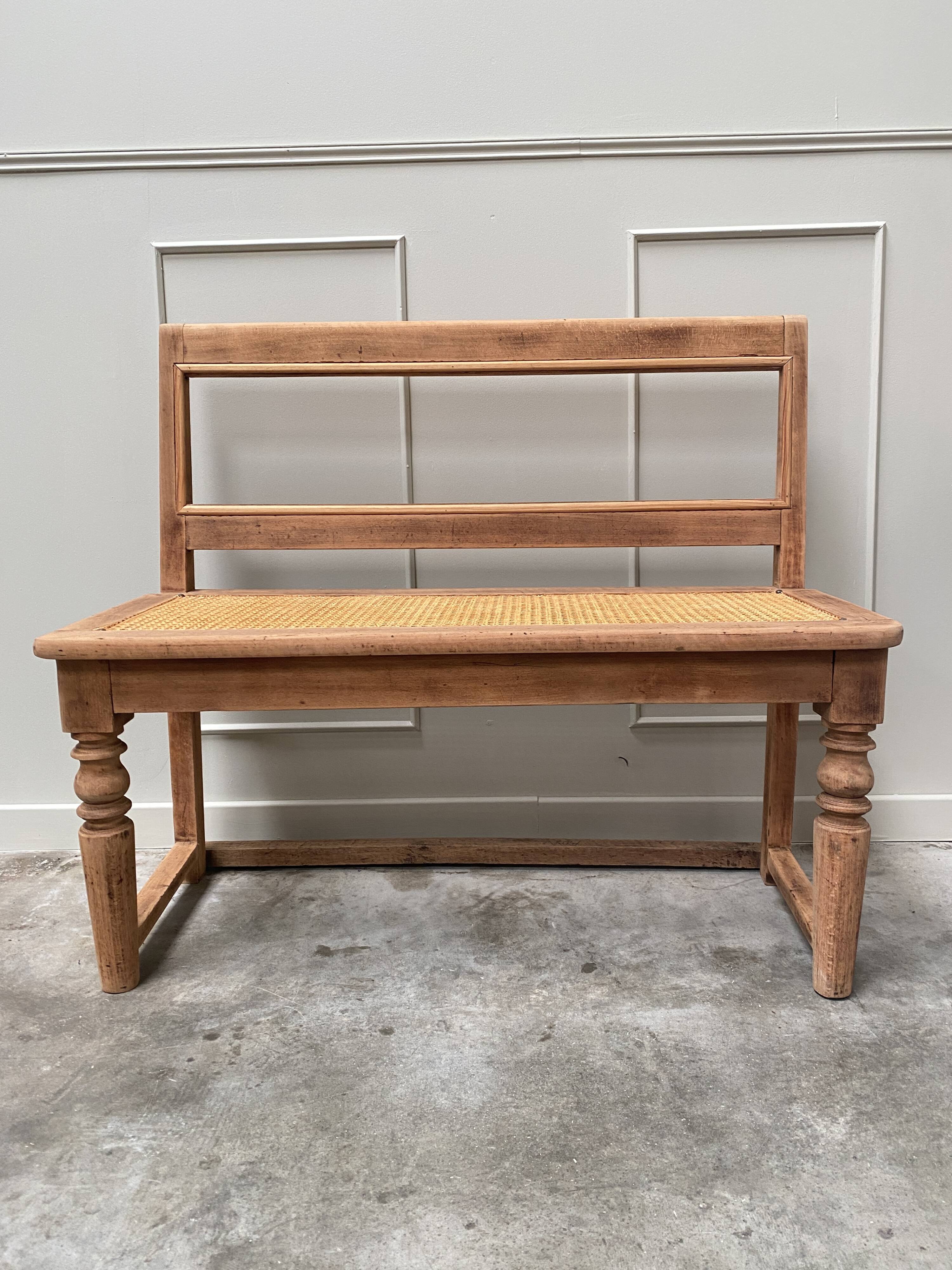 Banc en chêne et cannage