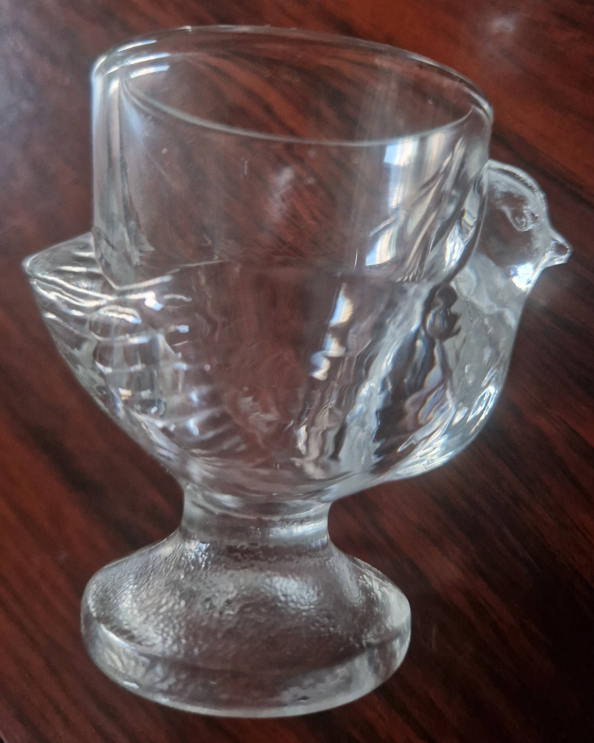 Set of 6 vintage moulded glass egg cups – very good condition