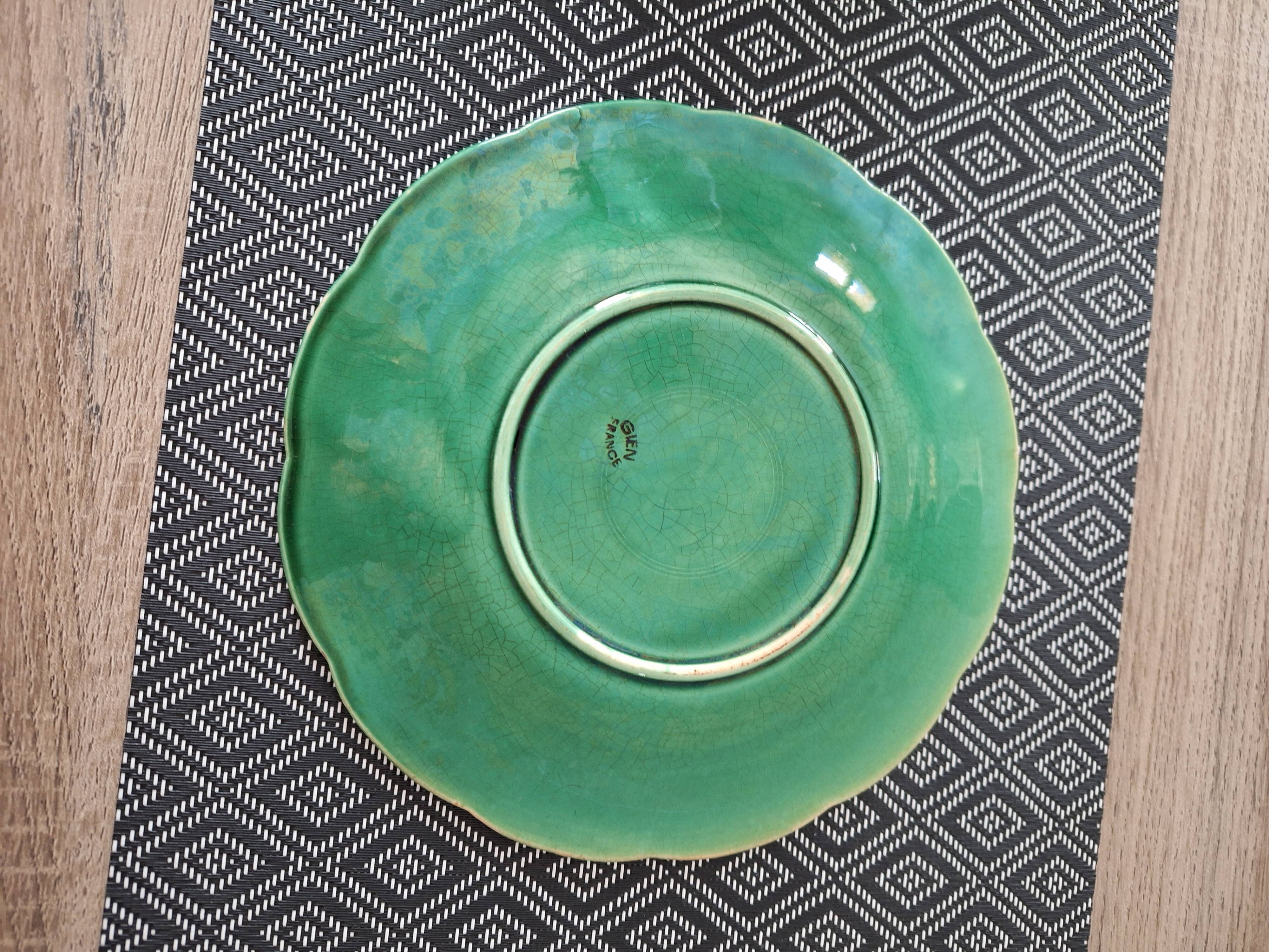 Green plate leaf of gien france