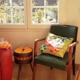 Travailleuse vintage en osier sur pieds compas