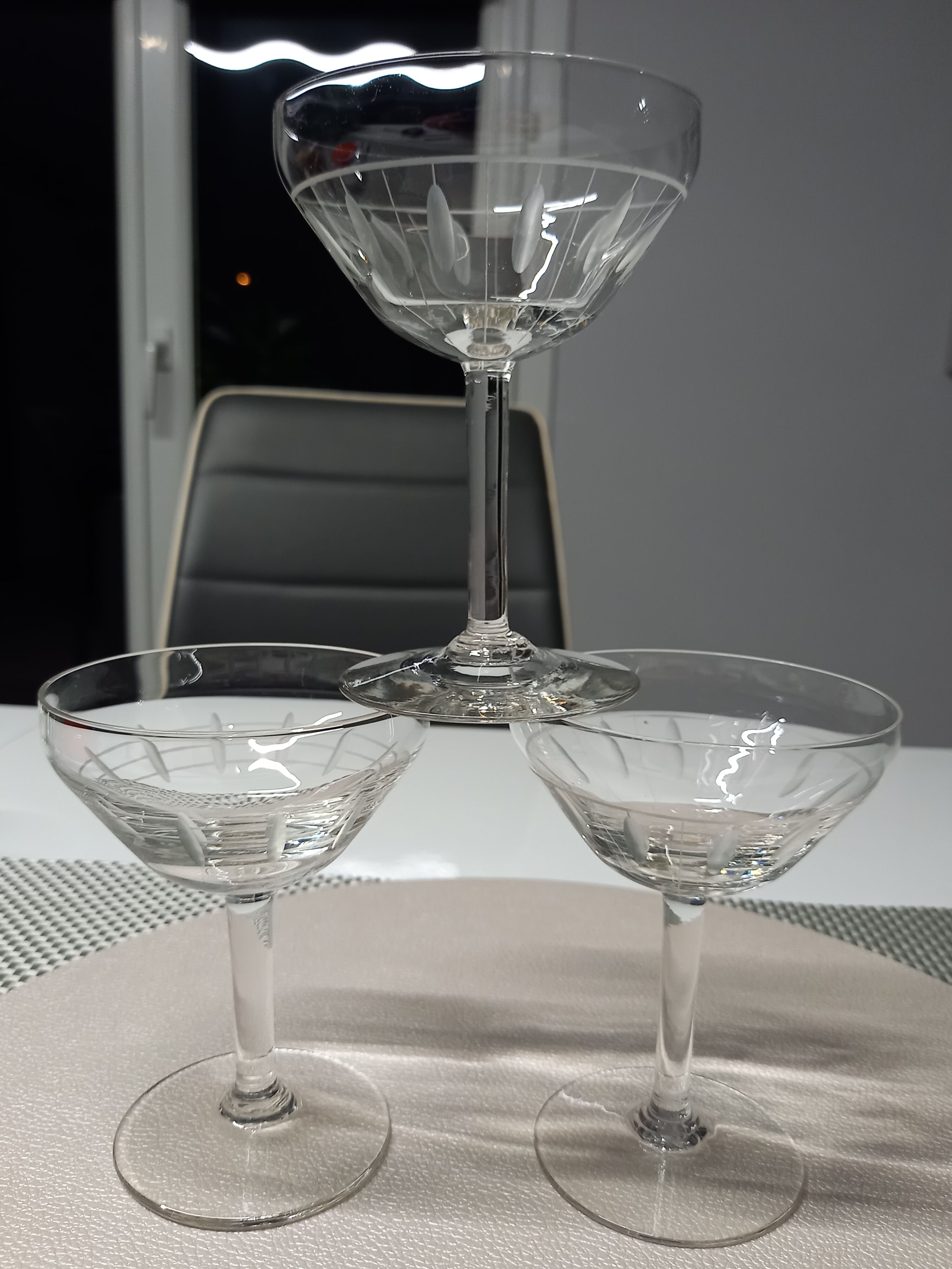 Series of 3 champagne glasses