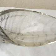 Shell-shaped glass catchall