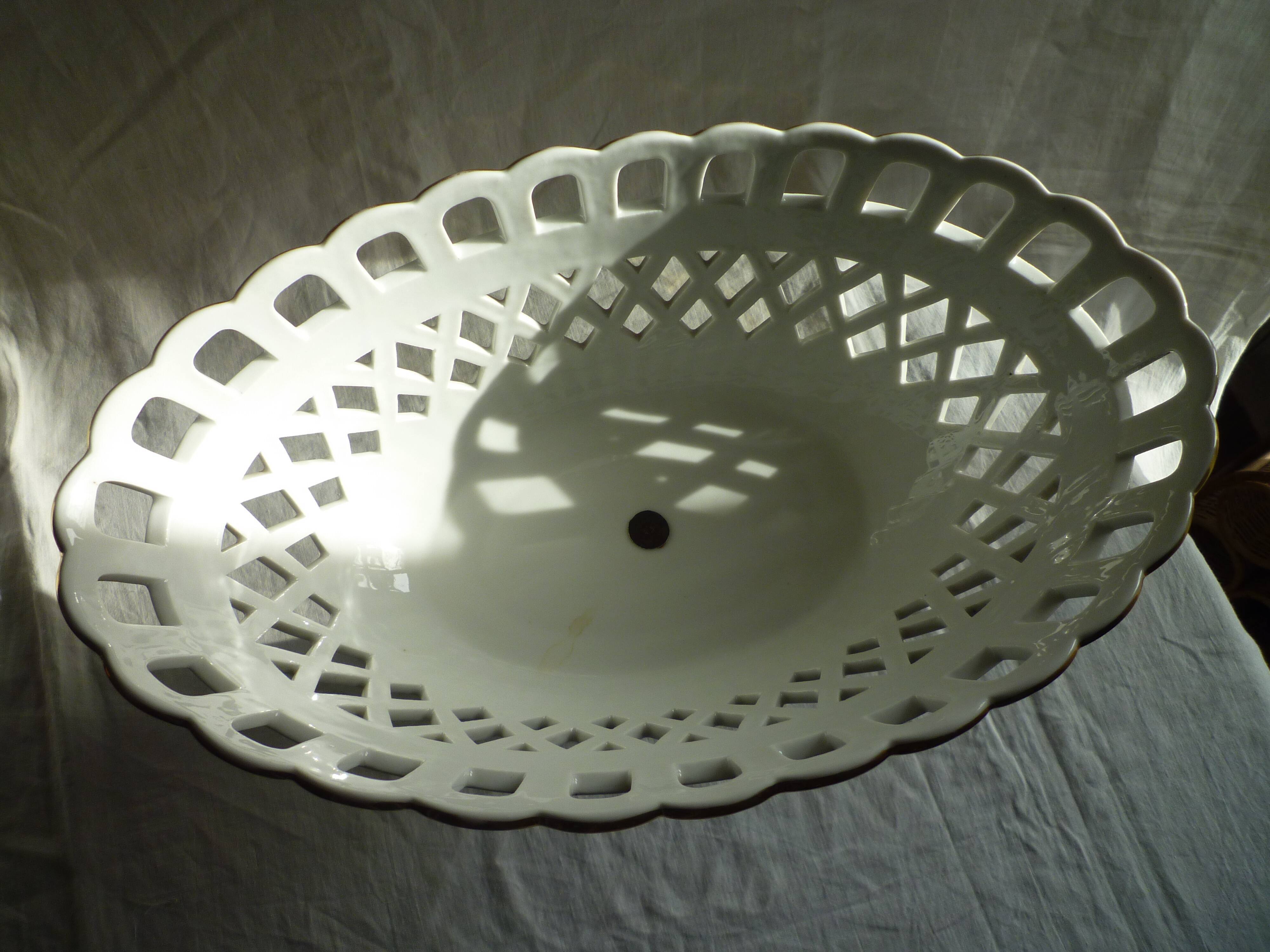 Large porcelain basket from the Napoleon III era