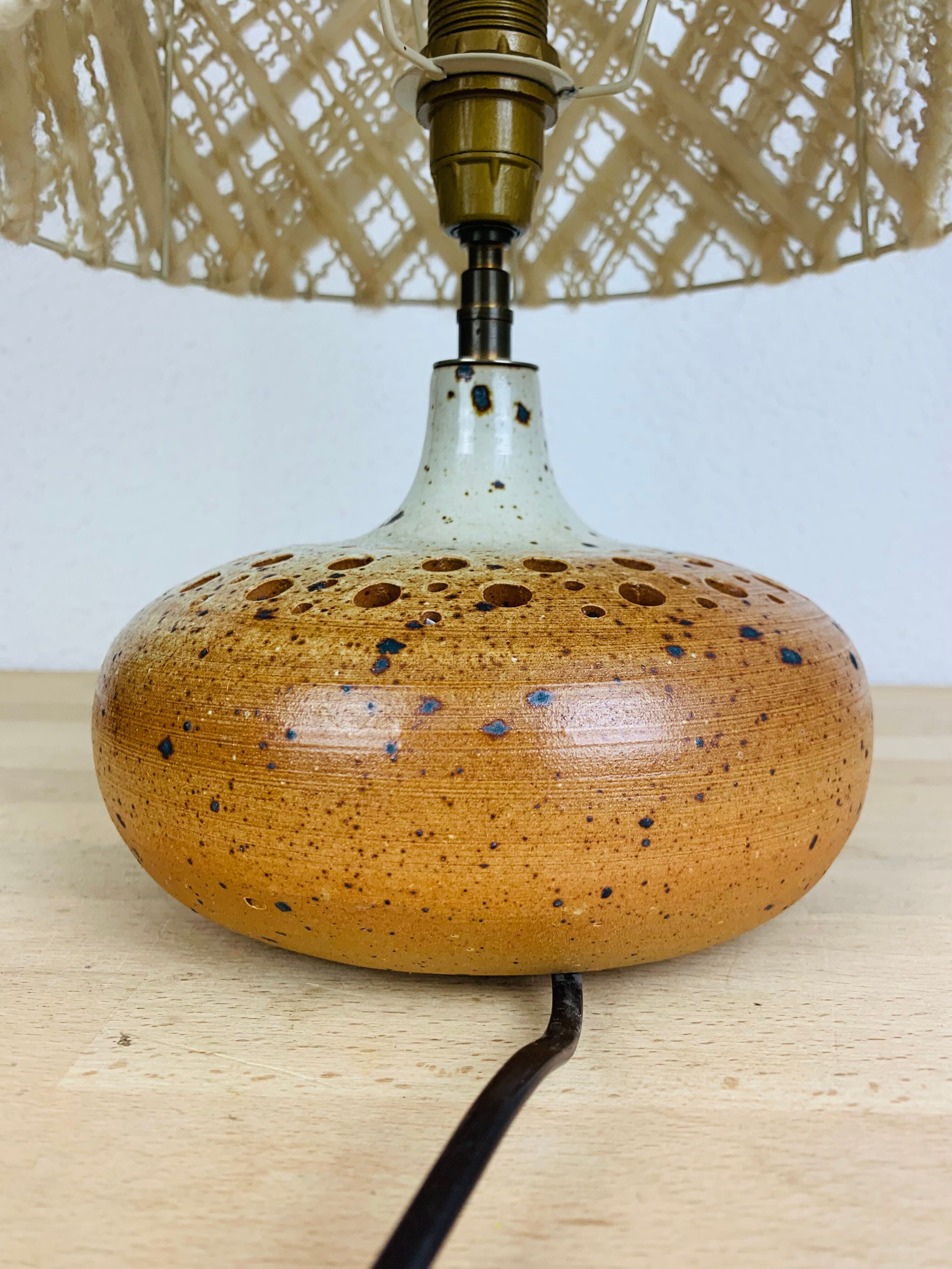 Lamp sandstone lampshade wool workshop 7 suns by Bernadette Ver Eecke Scherrer
