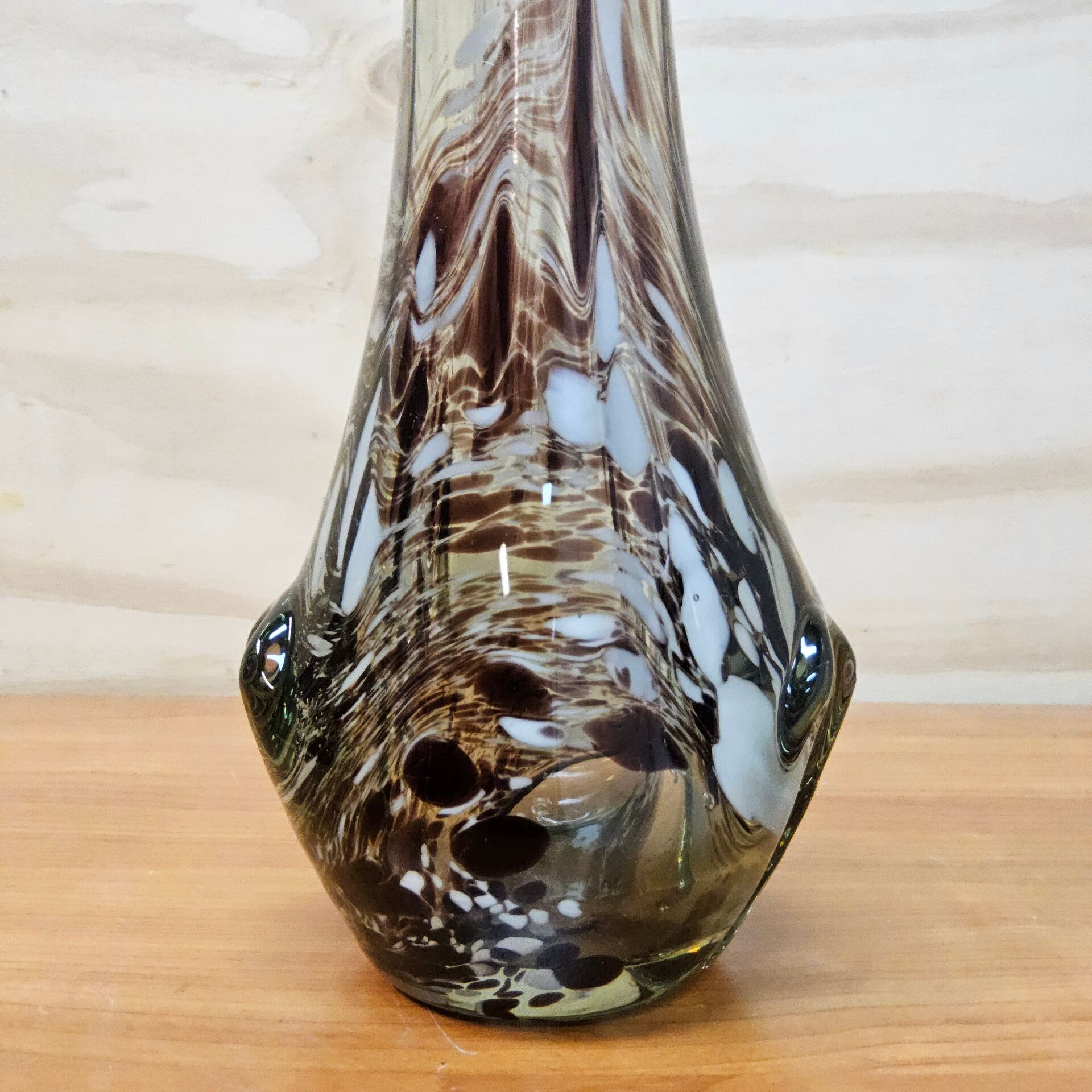 Vintage Murano glass vase, amber/white speckled finger vase