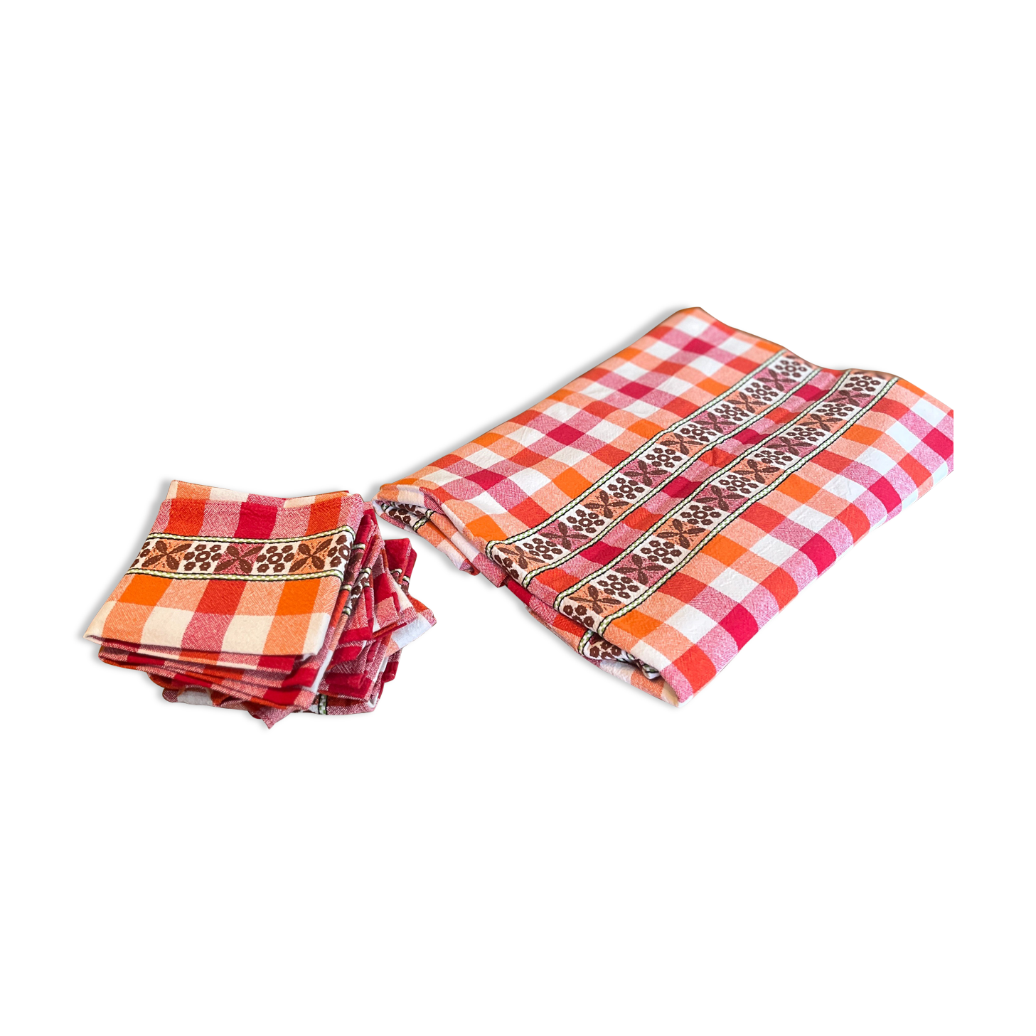 Checkered tablecloth and matching towels
