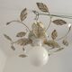 Lustre semi-encastré vintage charmant avec des feuilles et des perles en verre cristal.