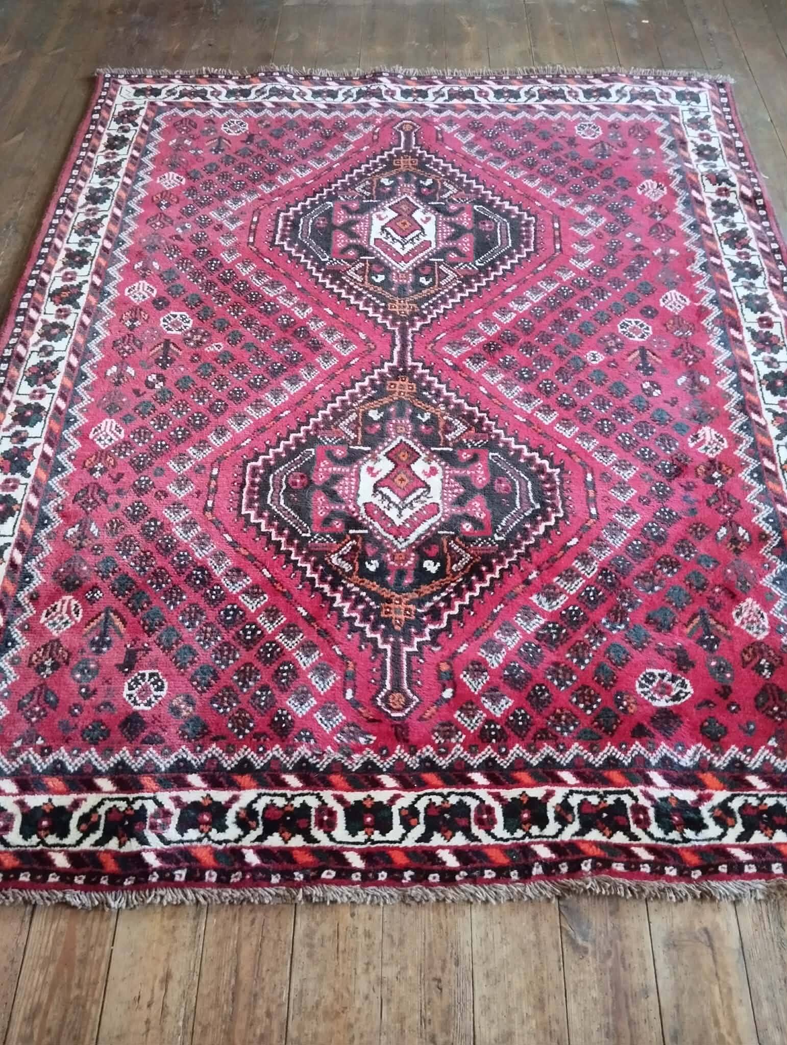 Handmade Qashqai Persian rug 200x160cm