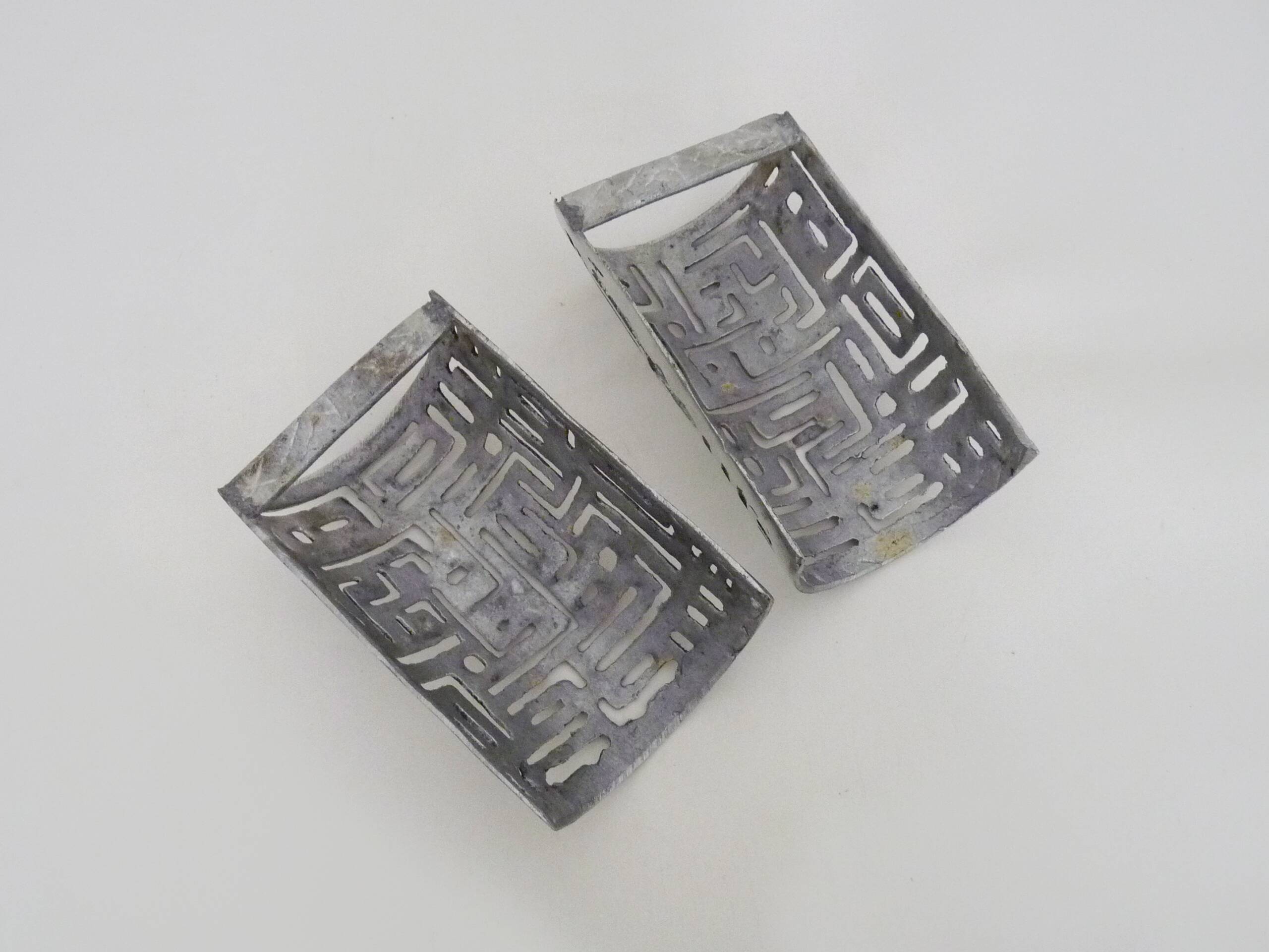 Pair of vintage aluminium wall lights from the 90s.